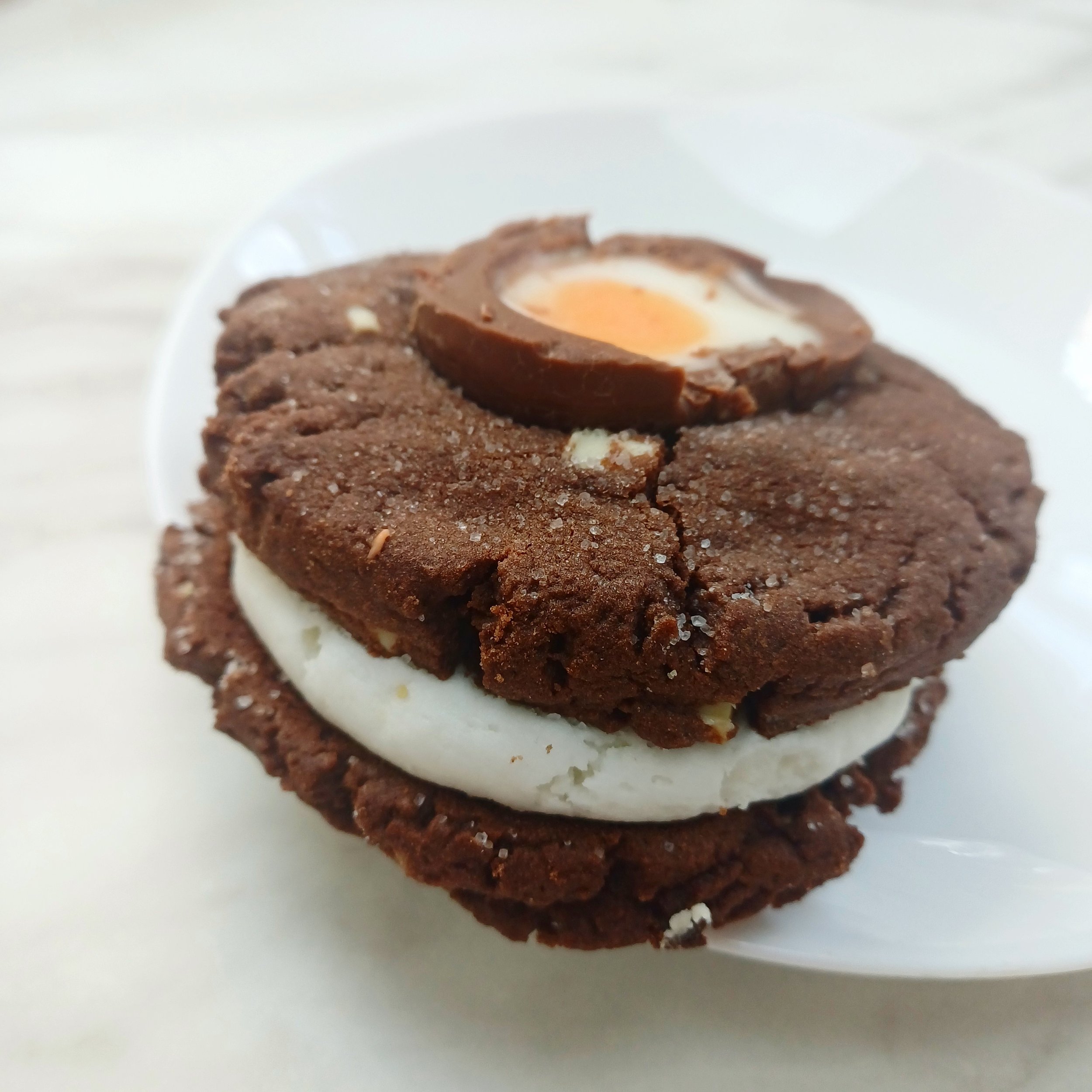 Creme Egg Cookie Sandwich (2).jpg