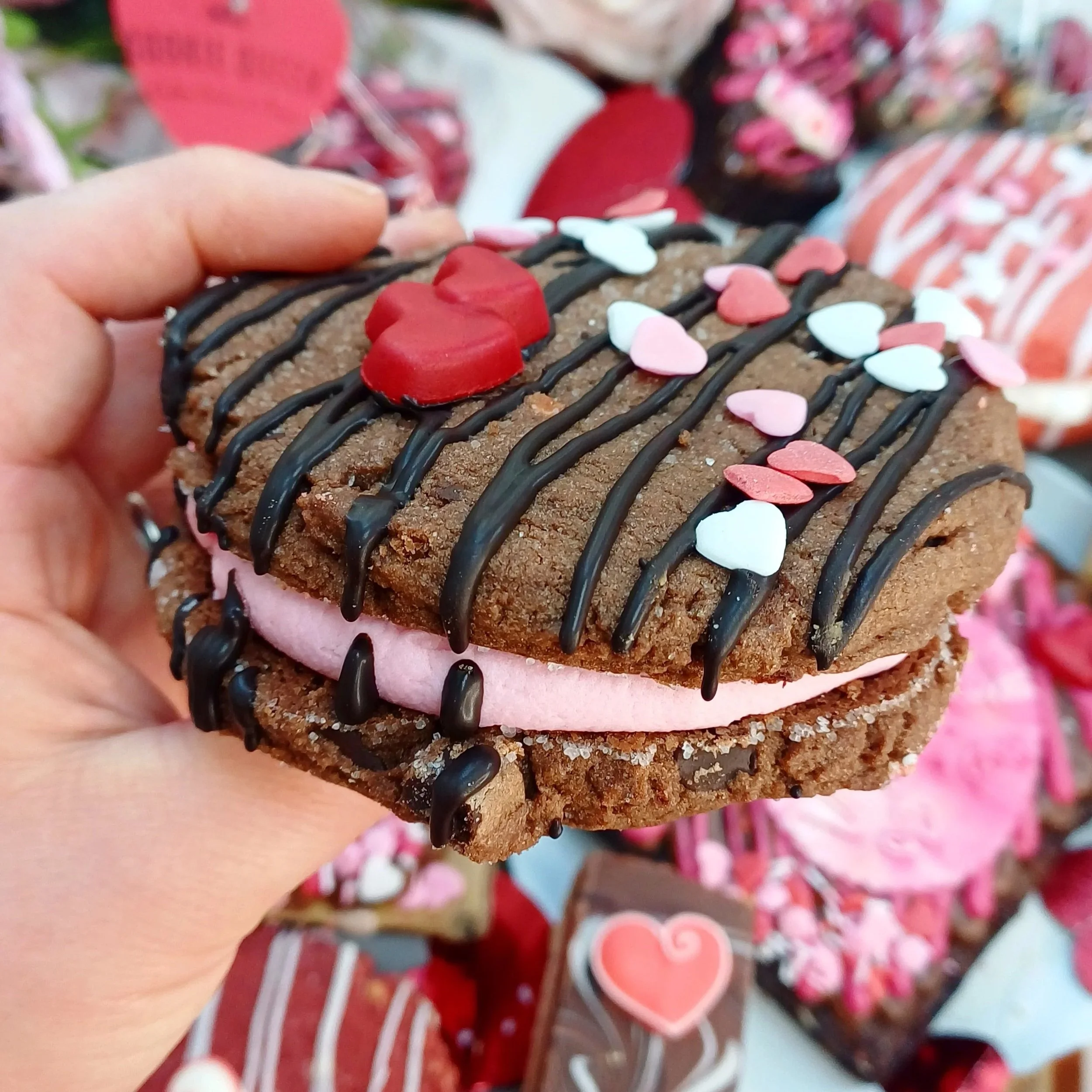 VG+Chocolate+%26+strawberry+cookie+sandwich+limited+valentines+edition+%282%29.jpg