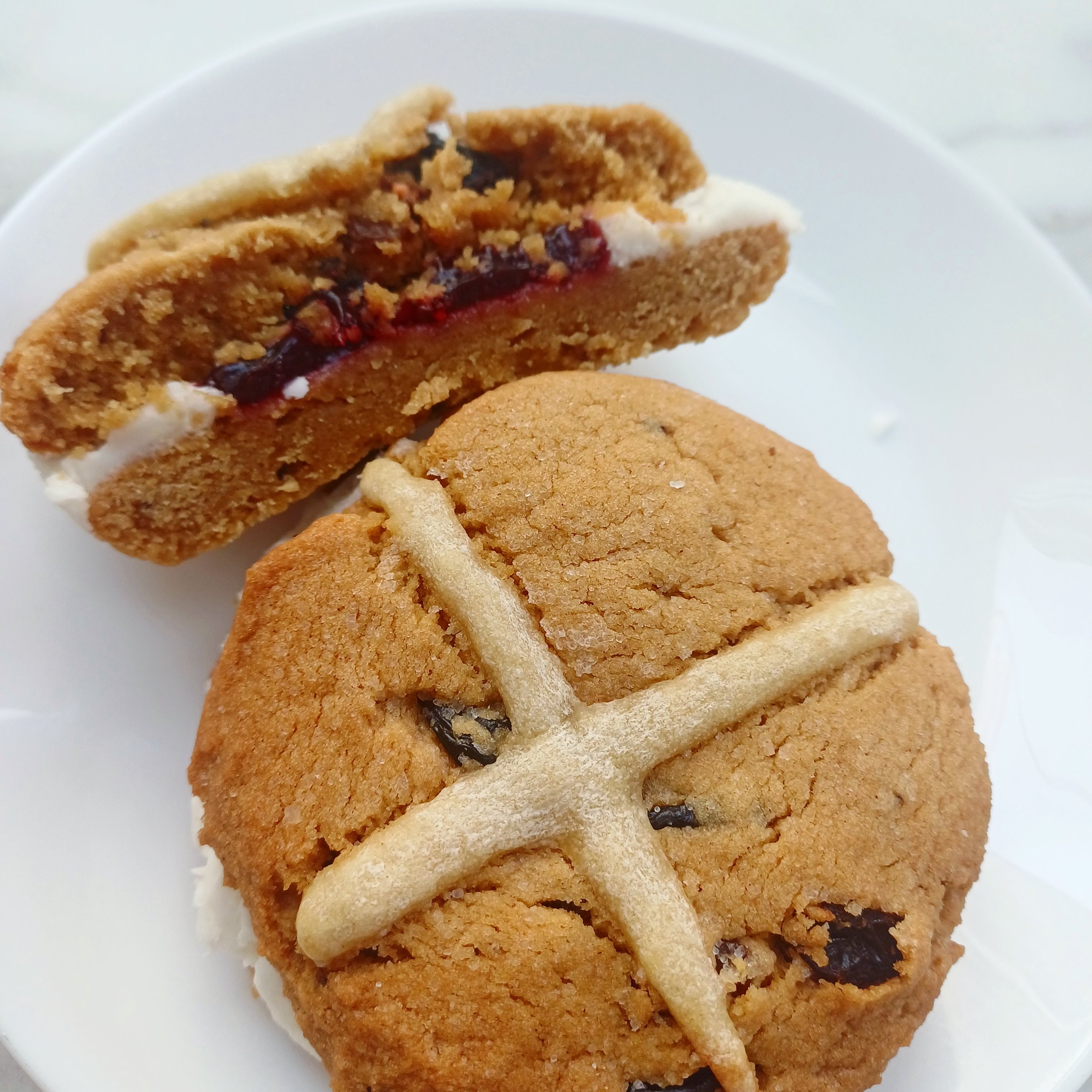 VG Hot Cross Bun Cookie Sandwich