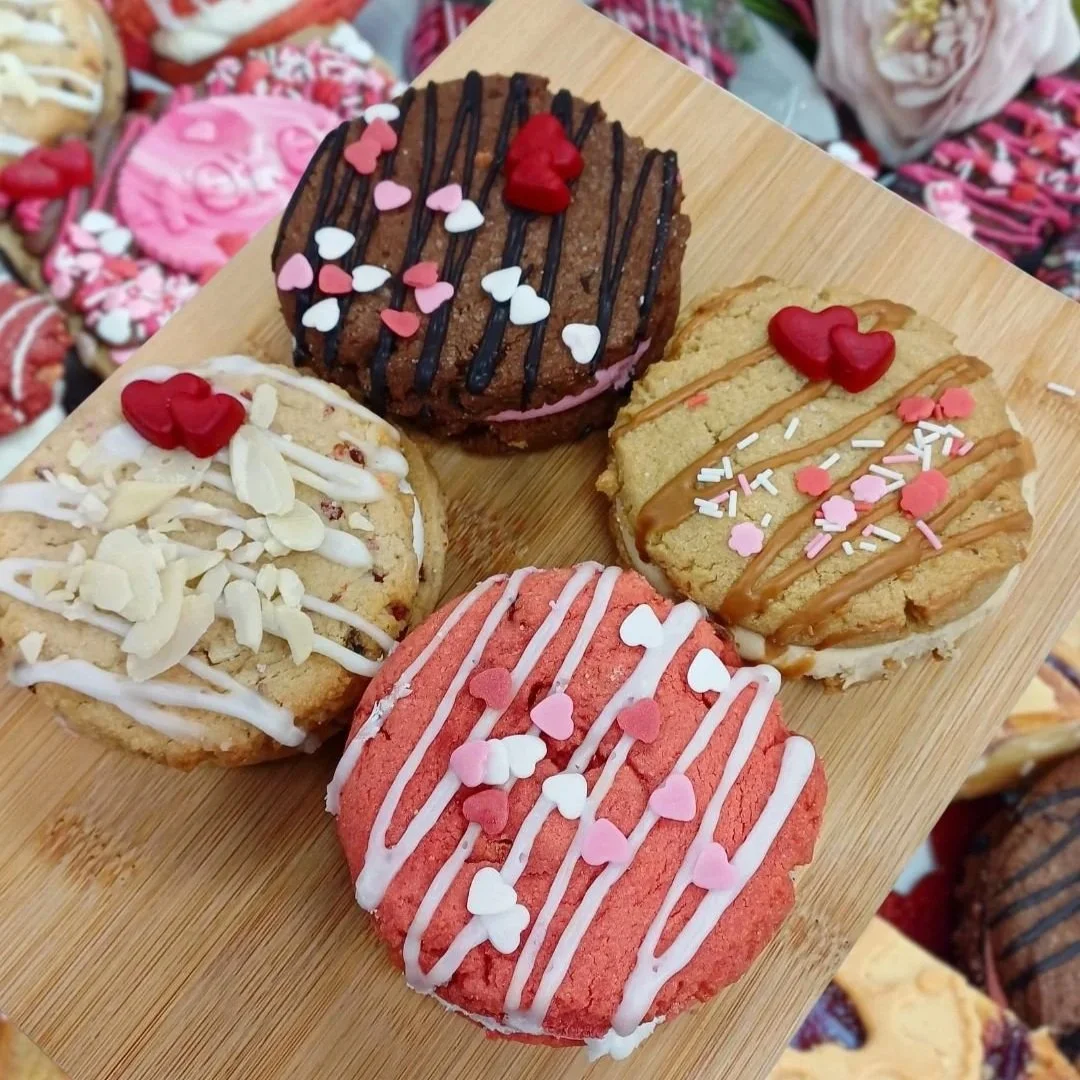 Vegan valentines treats gift box 4 cookie sandwiches