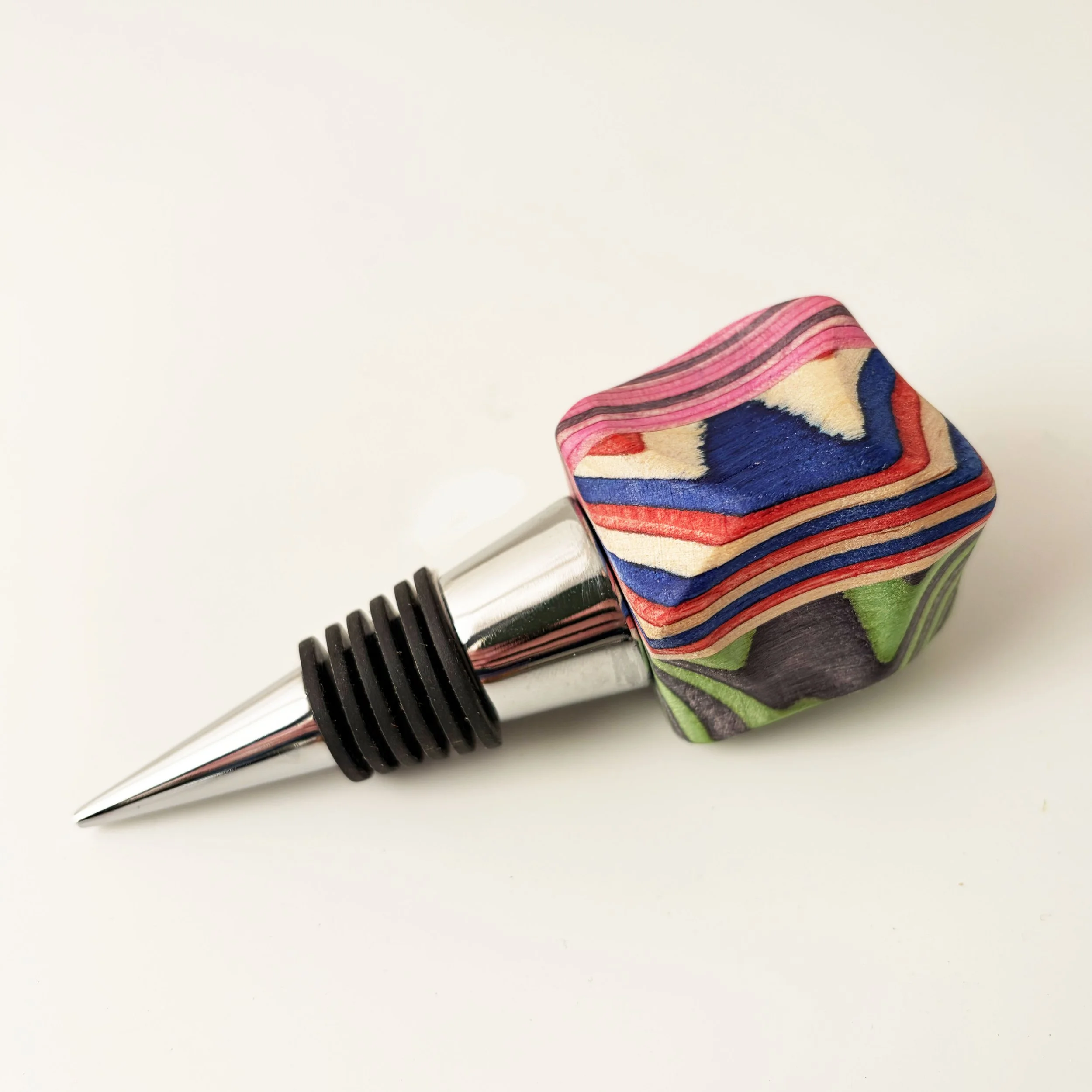 wooden-bottle-stoppers-laminated-coloured-veneers.jpg