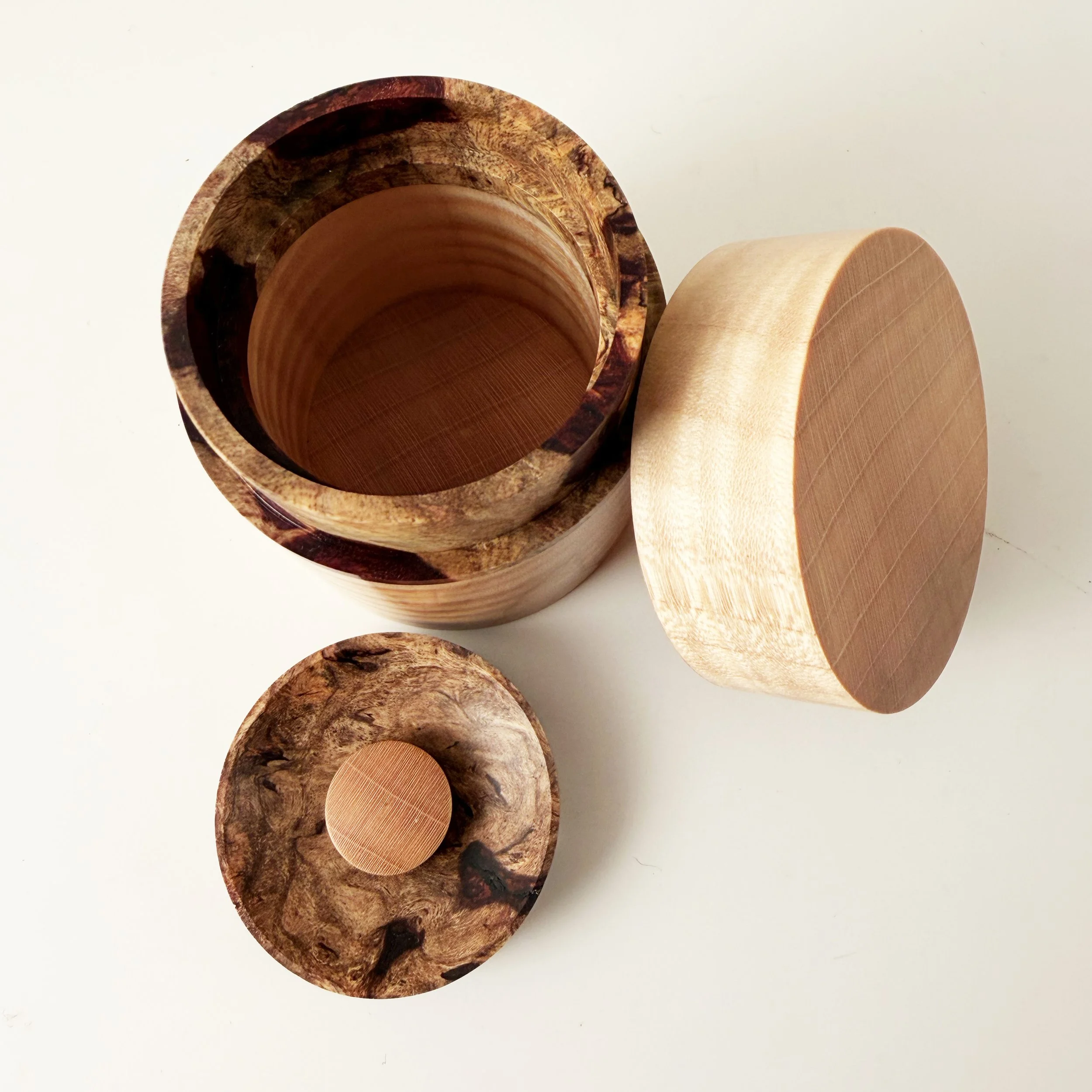 wooden-ylindrical-box-ripple-sycamore-guest-tree-burr.jpg