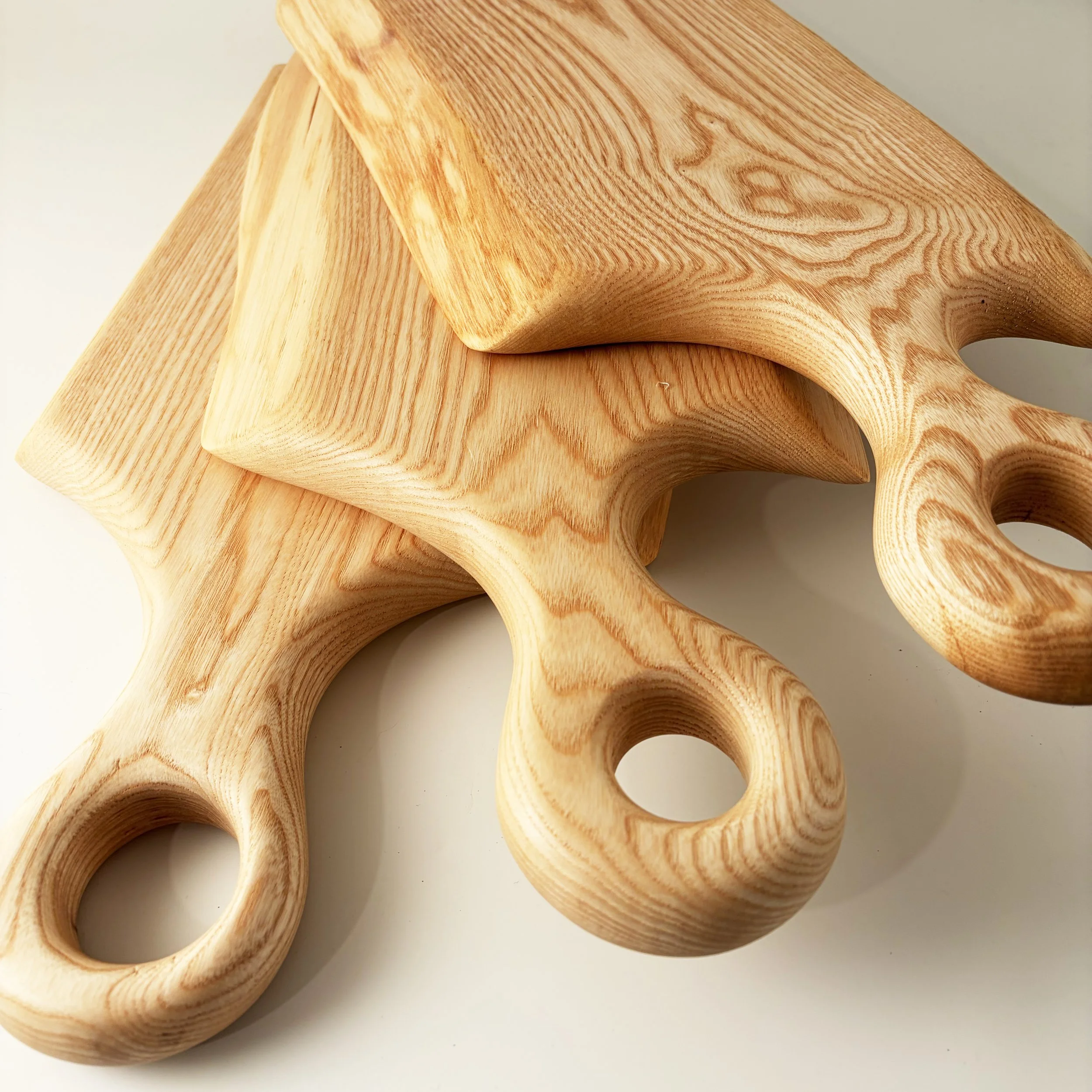 wooden-ash-loop-chopping-board.jpg