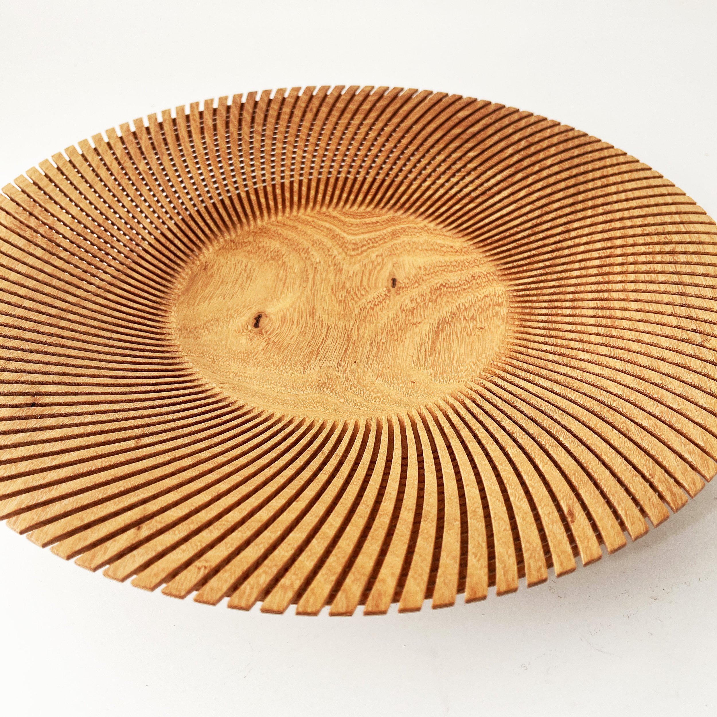 lattice-rim-platter-robinia.jpg