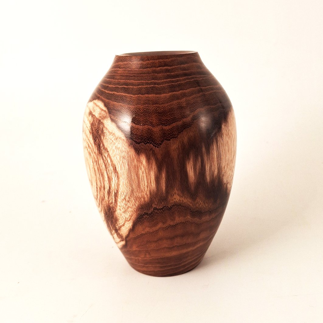 wooden-hollow-form-laburnum.jpg