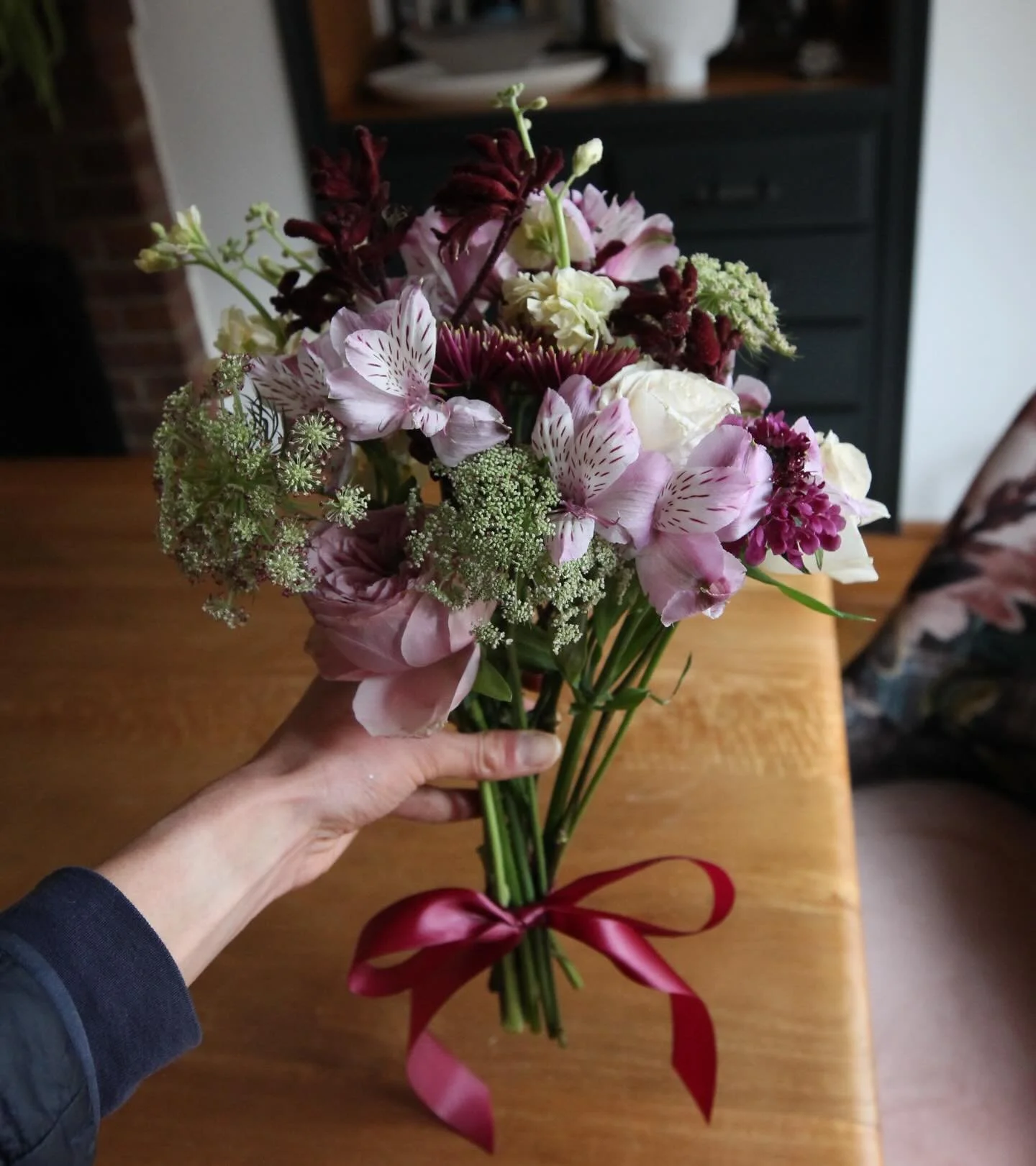 💐 Winter Flower Recipe
	&bull;	Lavender Garden Rose
	&bull;	Lavender Alstroemeria
	&bull;	Queen Anne&rsquo;s Lace
	&bull;	Burgundy Kangaroo Paw
	&bull;	Dark Purple Scabiosa
	&bull;	White Roses
	&bull;	White Stock

Color tip: Choose two main colors, 