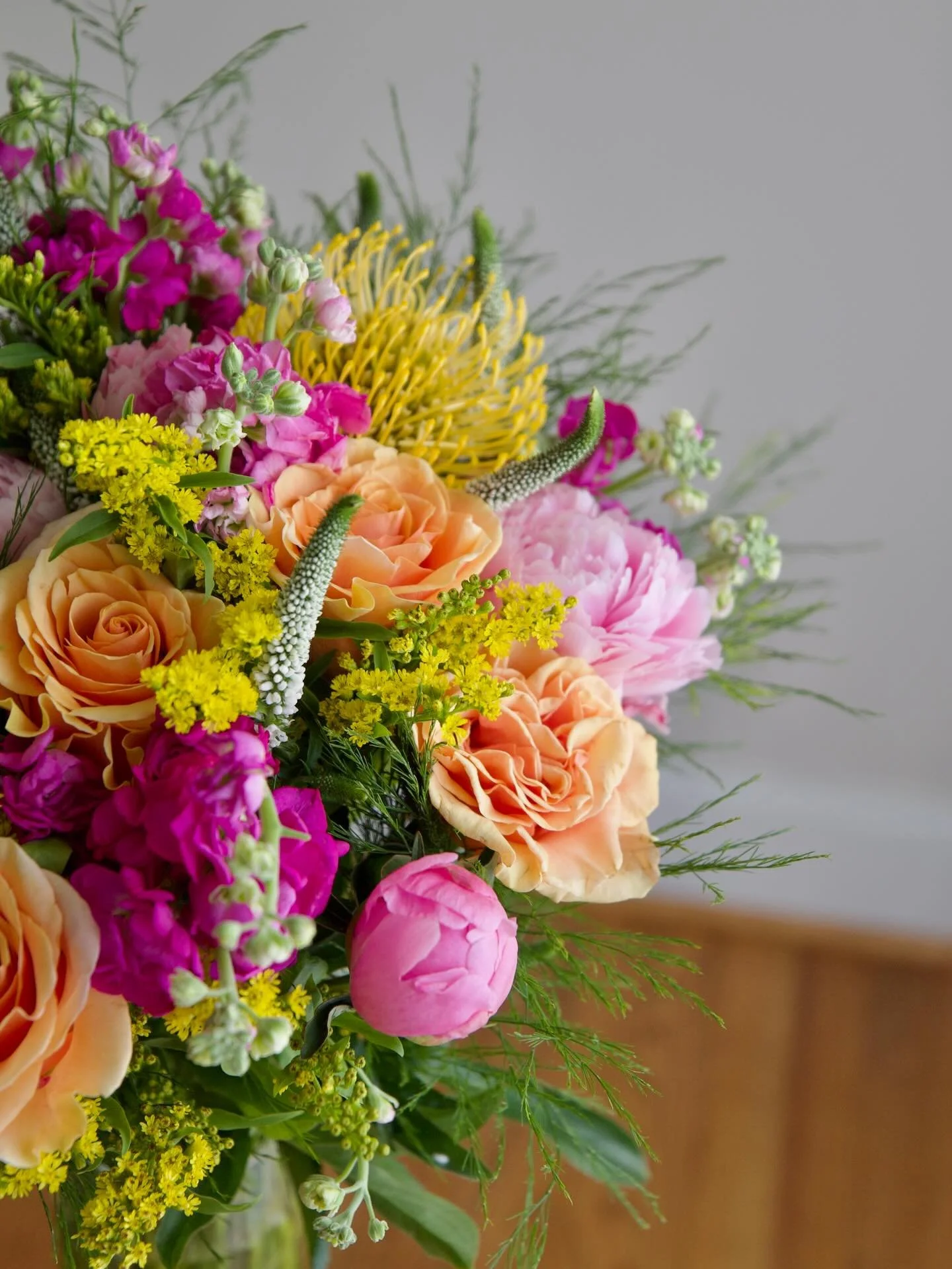 Brighten someone&rsquo;s day with a fresh bouquet! 🌸 Hand-picked, vibrant, and full of color.

Order yours today! 💐

.
.
.

#flowermagic #floralinspo #bouquet #bloomsofinstagram