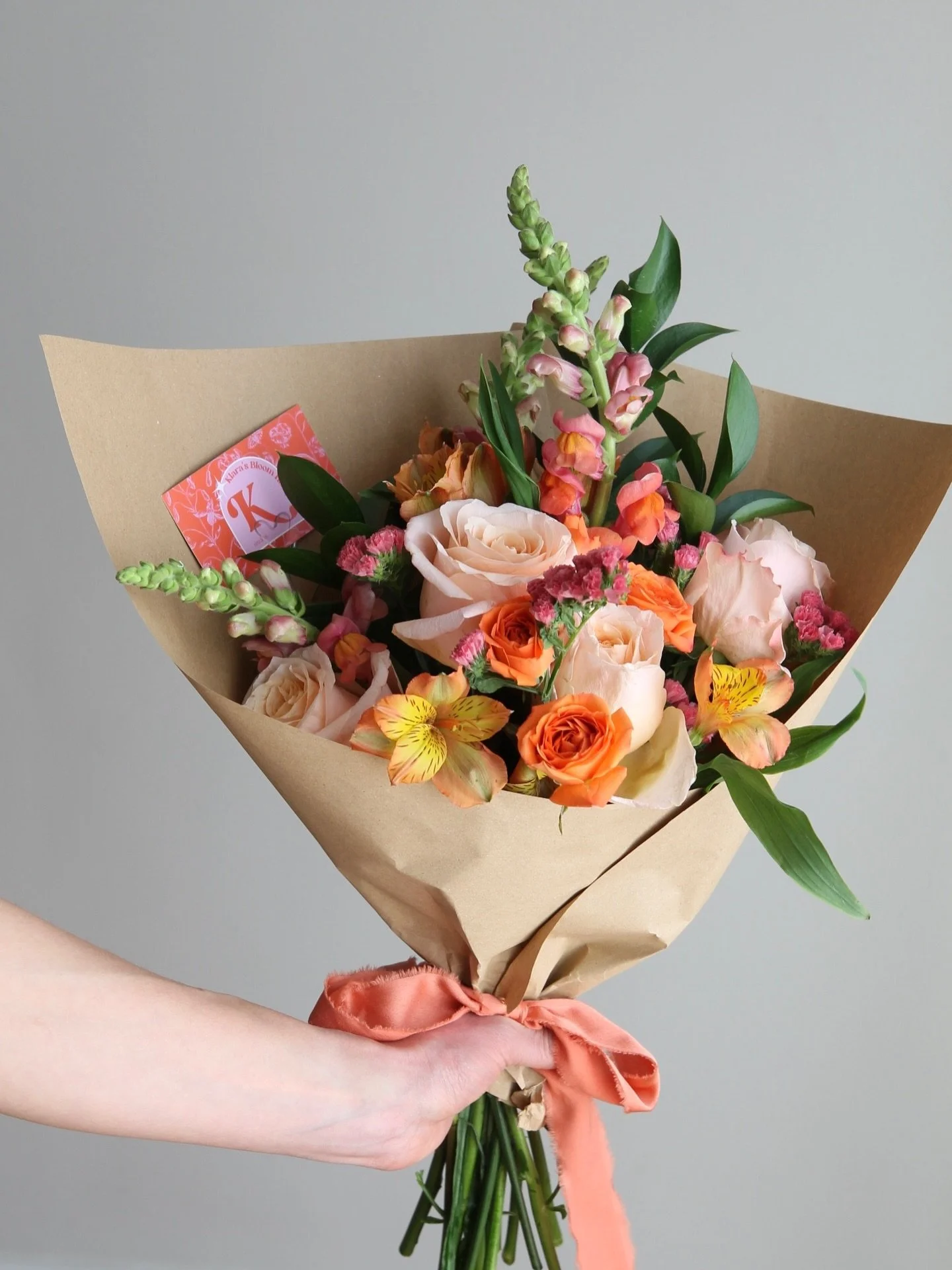 We love a monochrome garden-style bouquet 

🧡❤️🧡❤️

Head to the website to place a bouquet order
.
.
.

Metro Detroit florist