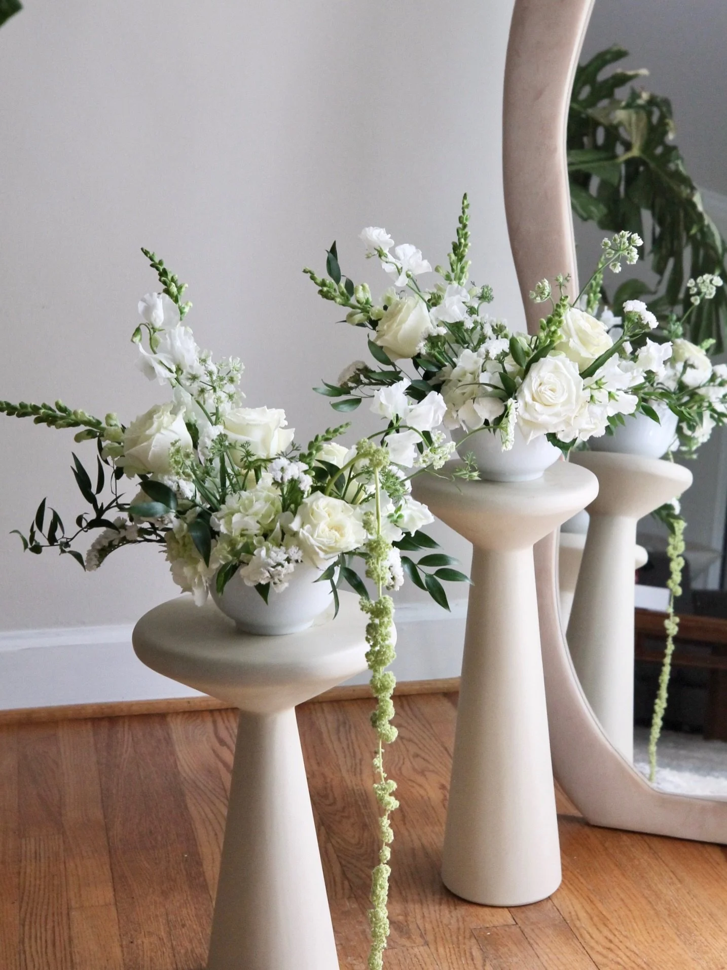 If your wedding moodboard is green and white, hi, hello, we do weddings ✨

🪩 booking 2026 &amp; 2027 weddings - link in bio

.
.
.

2026 brides, wedding florist, bridal flowers, 2026 wedding trends, floral design, Michigan weddings