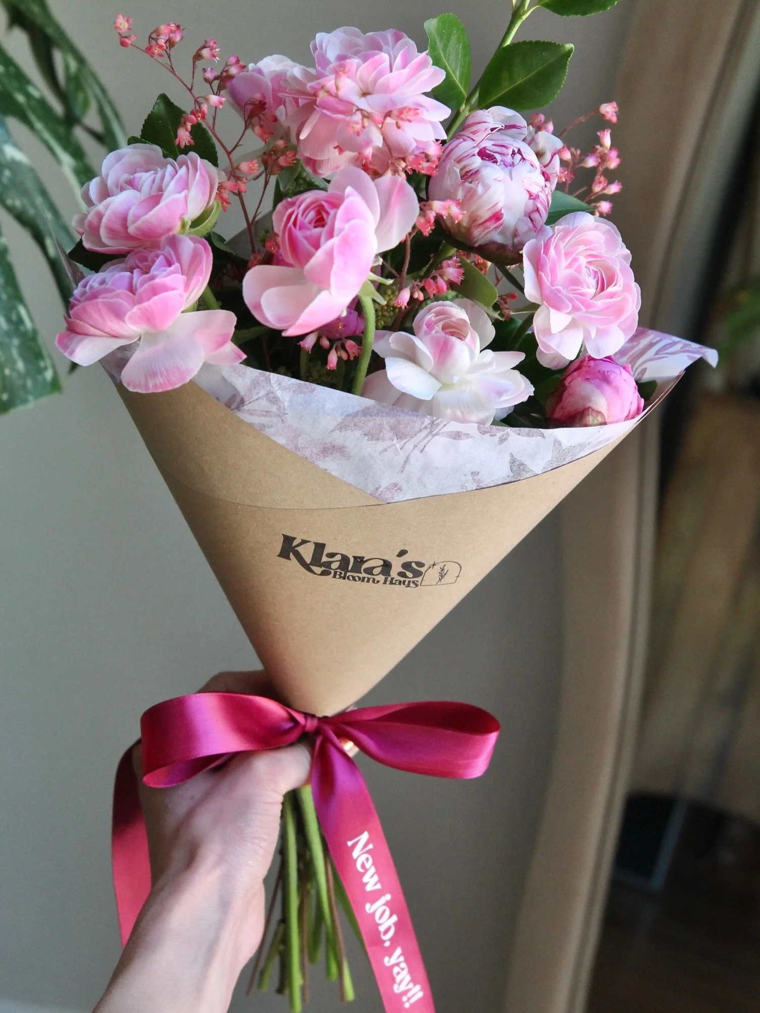 Whether it&rsquo;s a promotion, a first day, a birthday, a &ldquo;just because&rdquo;, or something that doesn&rsquo;t have a name yet &mdash; there&rsquo;s a bouquet for that. ✨ 

Let me help you make the moment unforgettable! 

💖 Monochromatic pin