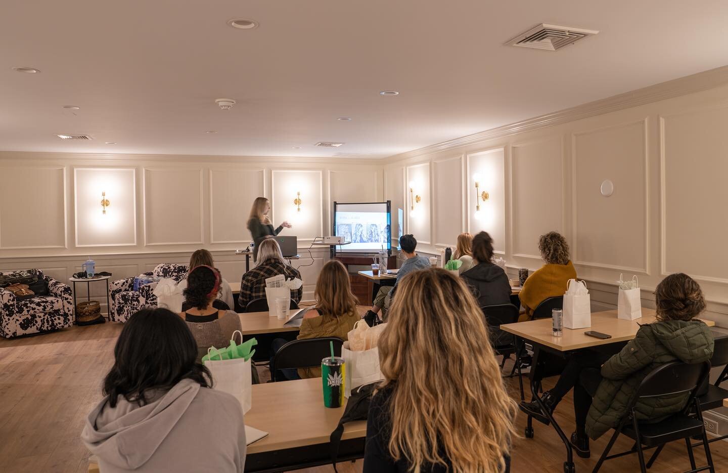 Our recent event at the  Vault was wonderful! 

Verde hosted a photography class with the talented @shannondemont, which included a delicious catered lunch! 

We had 20 attendees and it was plenty spacious. 

What other kinds of events would you like