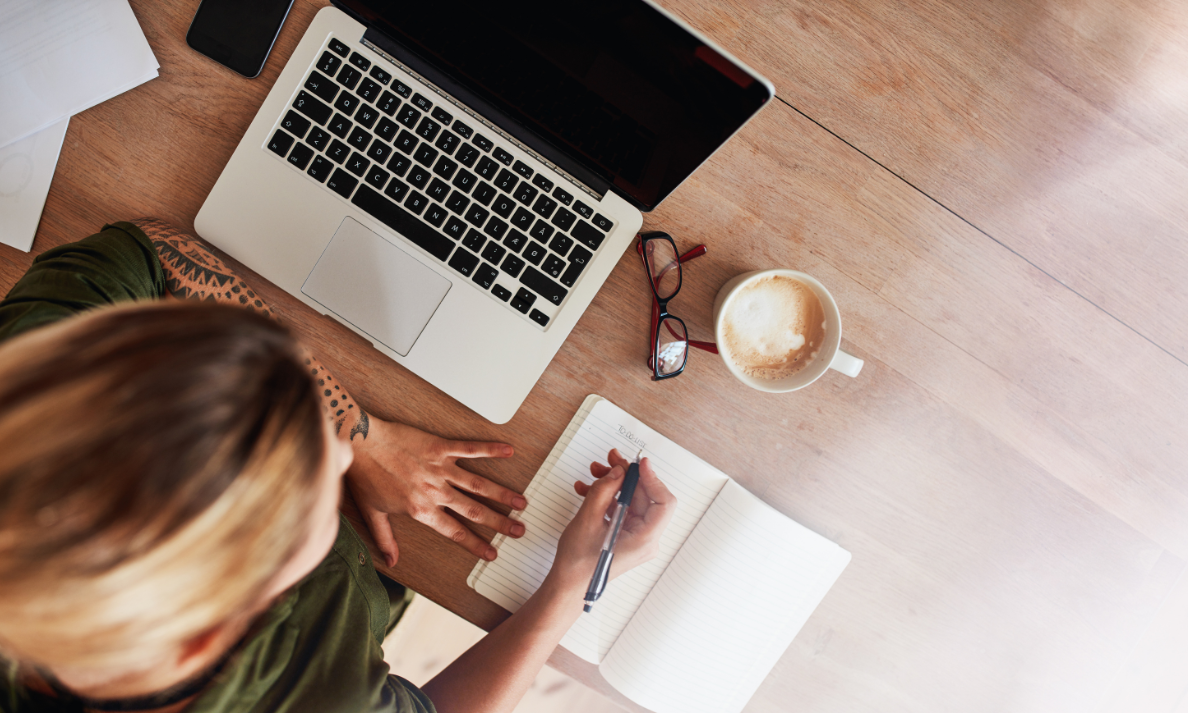 Virtual assistant organizing a CRM system to improve business efficiency.