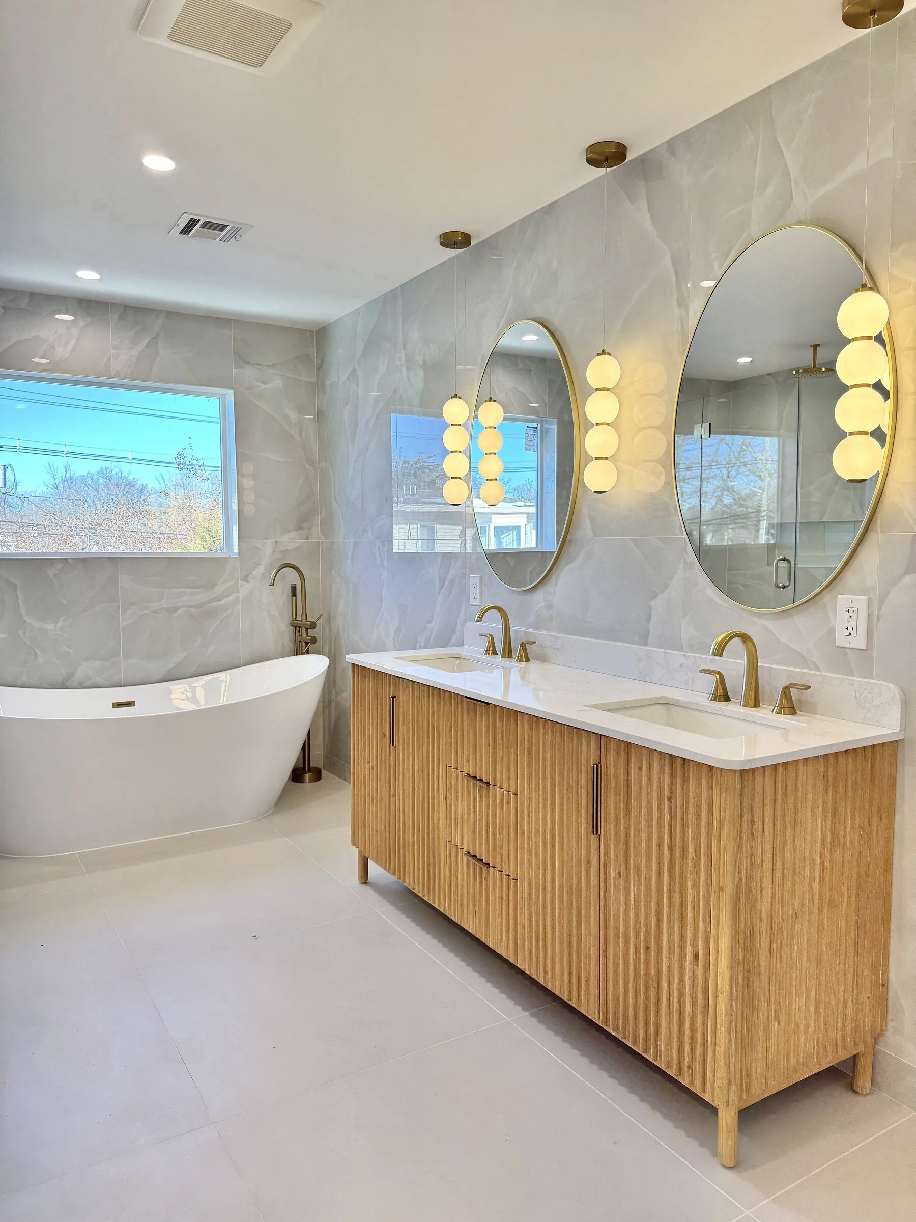 woodland-road-11-primary-bath-double-vanity-soaking-tub.jpg