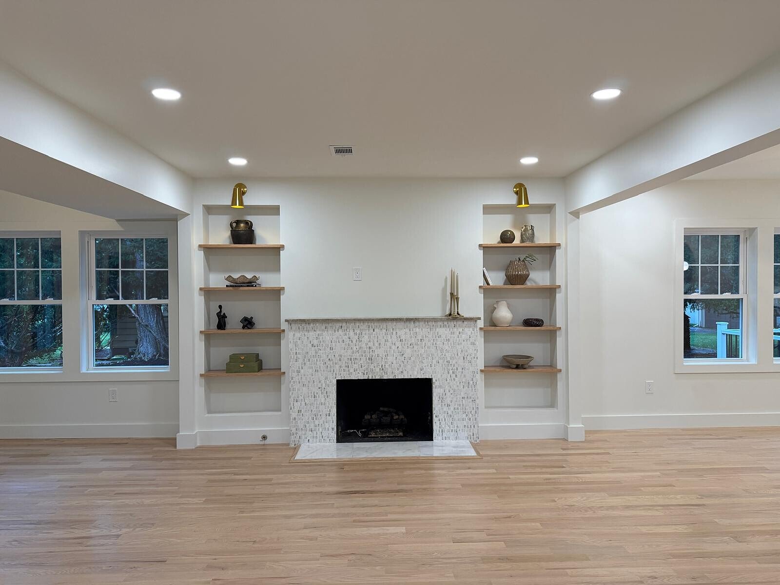 queens-court-05-living-room-fireplace-built-in-shelves.jpg