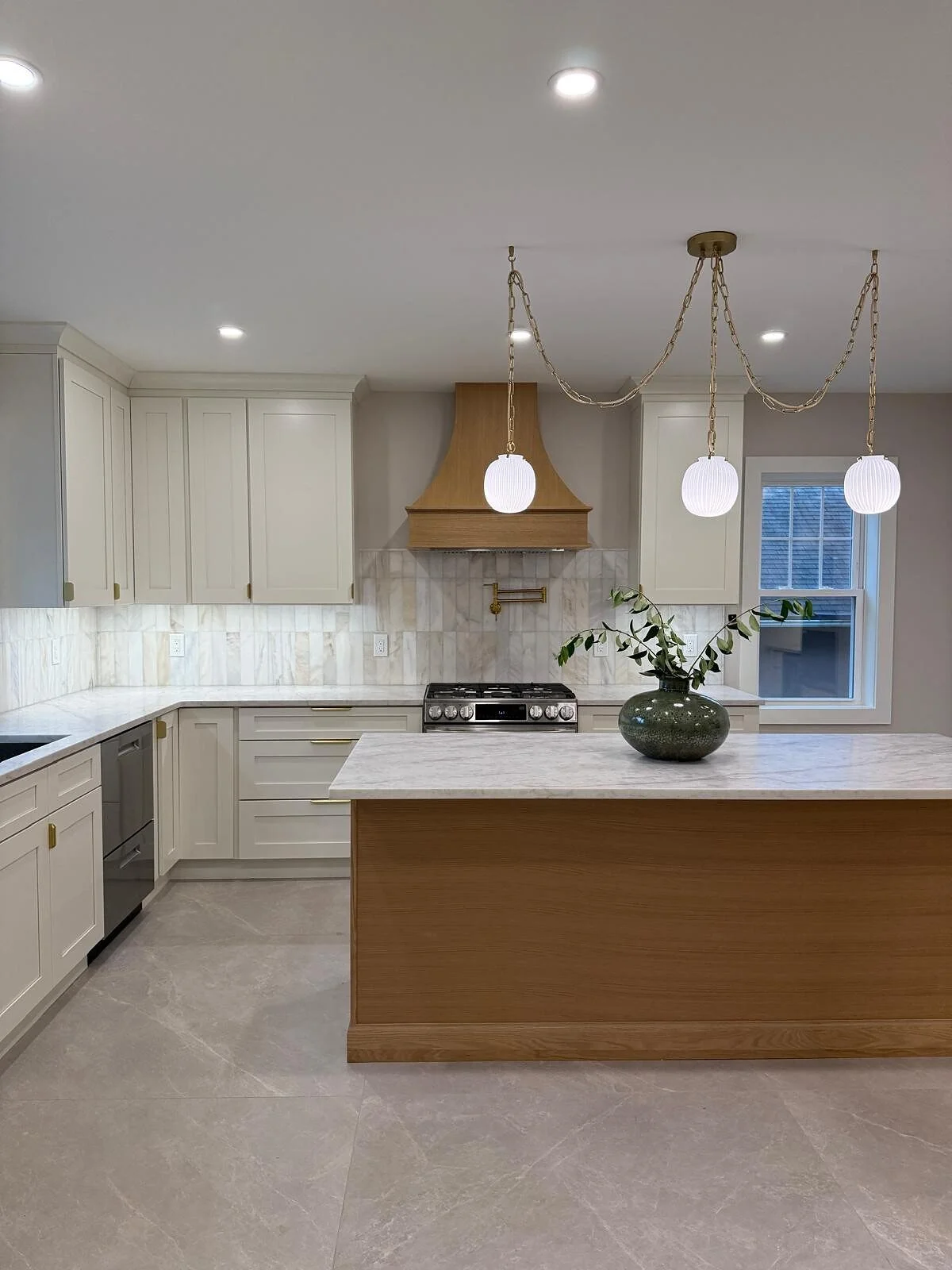 queens-court-02-kitchen-wood-hood-marble-counters.jpg
