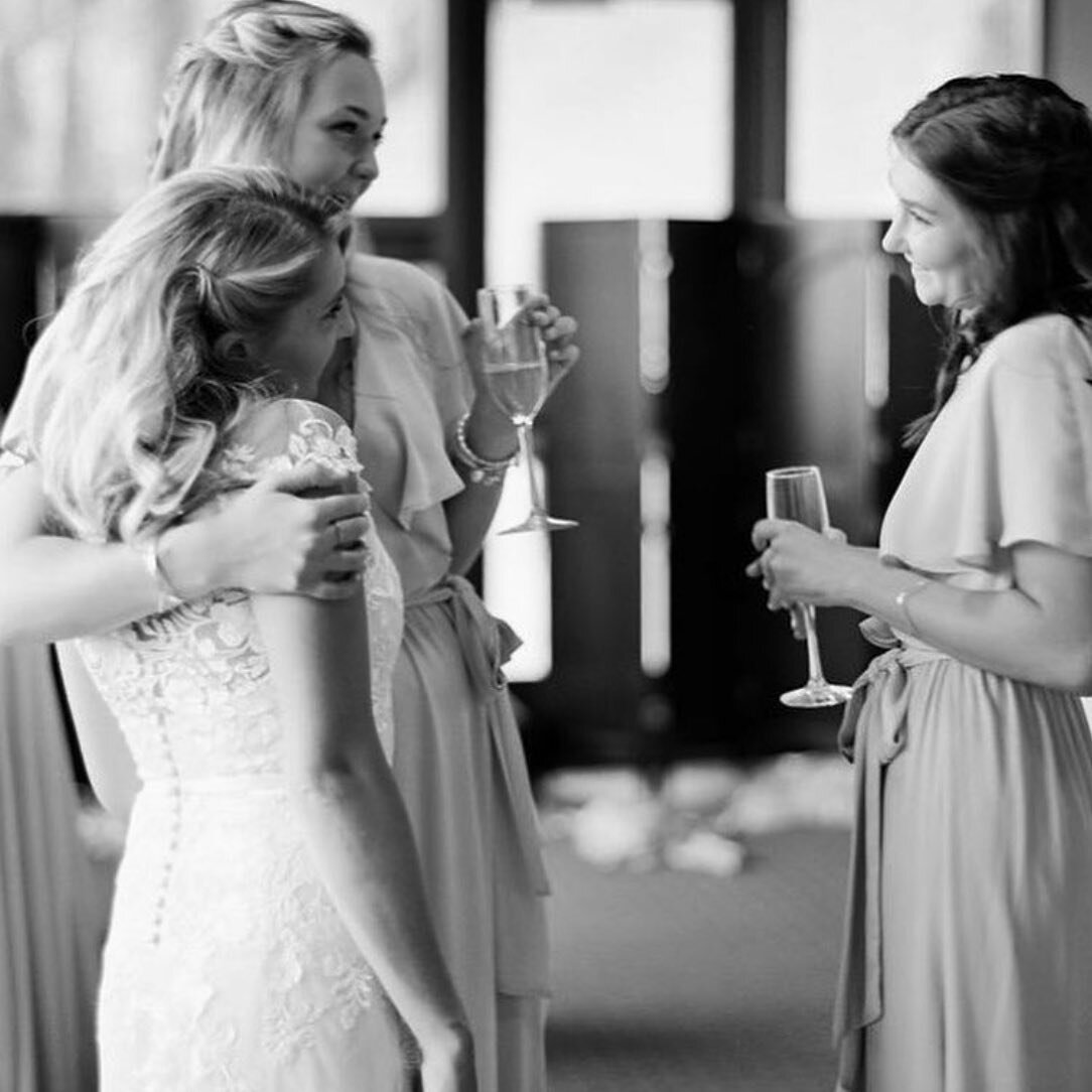 CHEERS TO FRIDAY 🍾with @tennessee_allgood @georgiabkingg @mimiclownfish @mikeallgood ll
PC @ashleymerrittphoto #wedding #prosecco #fridayvibes #friday #toast