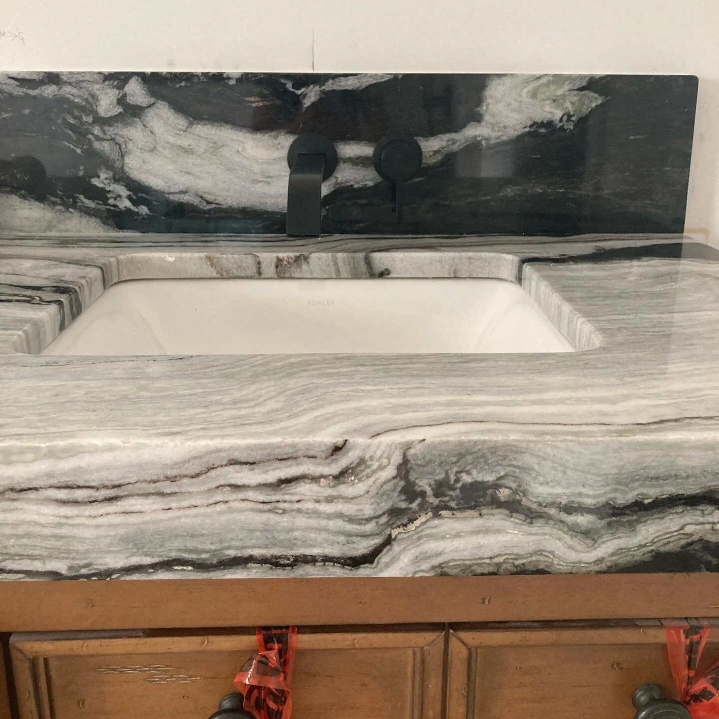 We are fast approaching the finish line! The pretty things have begun to be installed... 

#progress #leawoodcharmer #kc