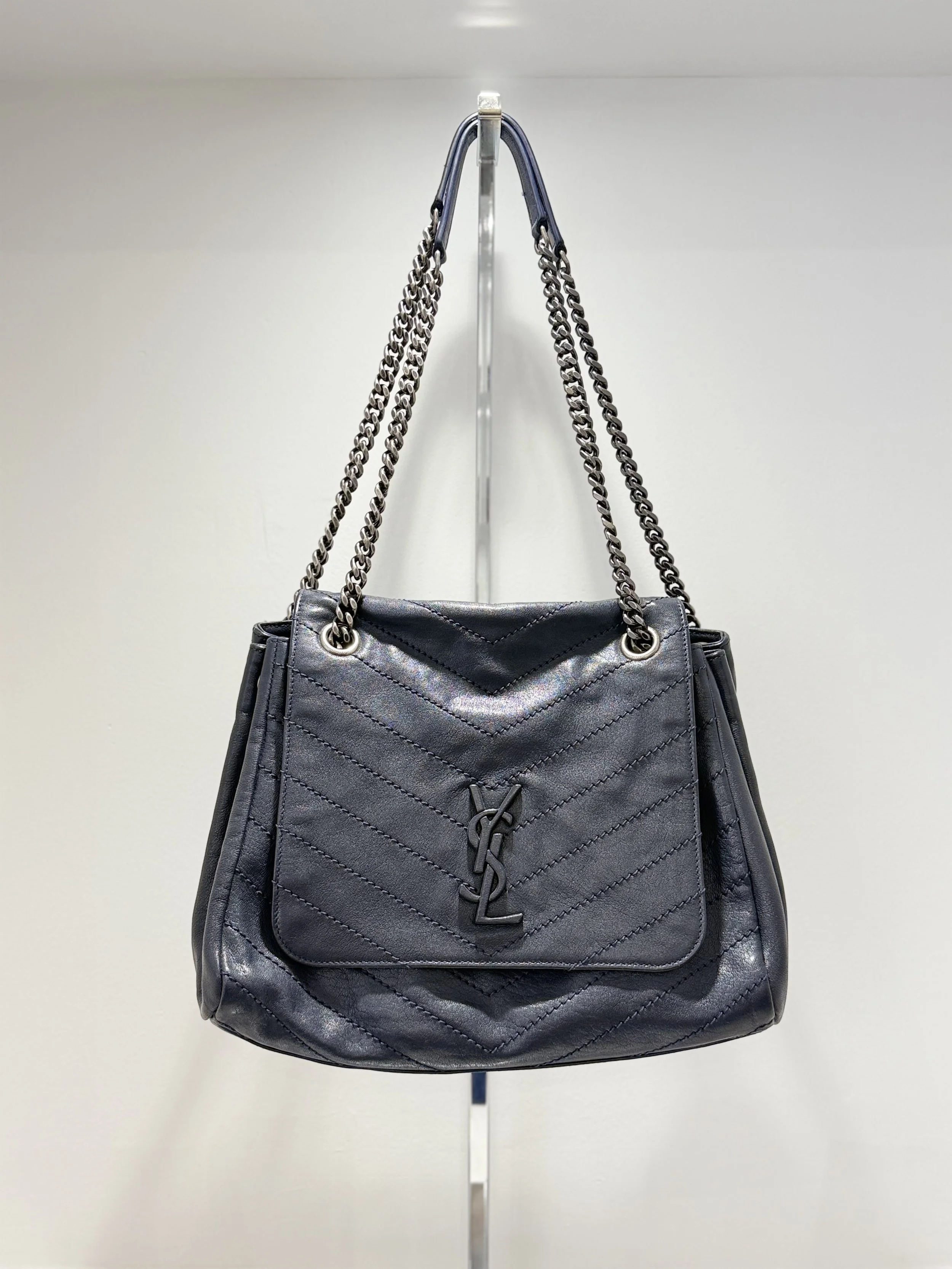 Saint Laurent Niki Shopping en cuir bleu foncé matelassé