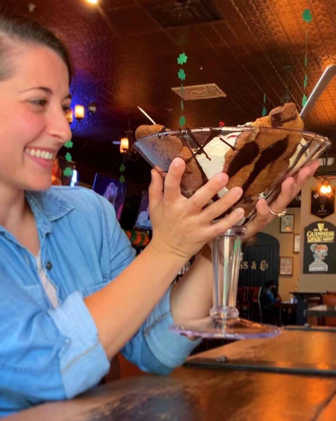 Get you someone who looks at you the way we look at this GIANT Cookie-Tini! 😍

#cookies #cookiesundae #chocolatechipcookies #freshbakedcookies #sundae #sweettooth #timefordessert #pubfood #publife #irishpub #luckoftheirish #dinein #takeout #delivery