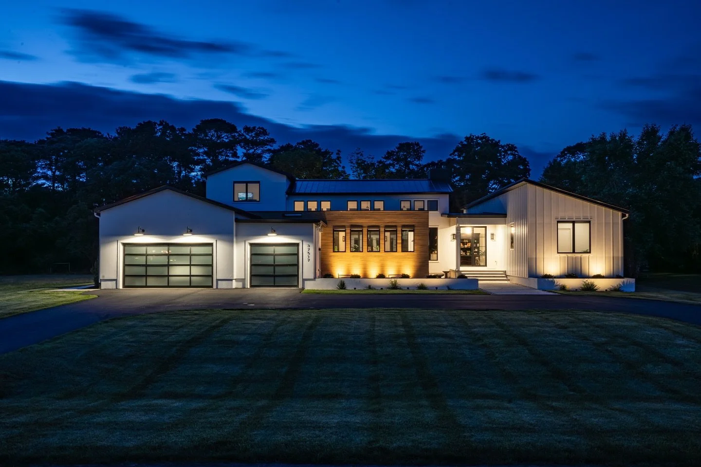 Friday Night Lights ✨
#SaviniCustomHomes #CustomBuilt #WhereCustomMeansCustom