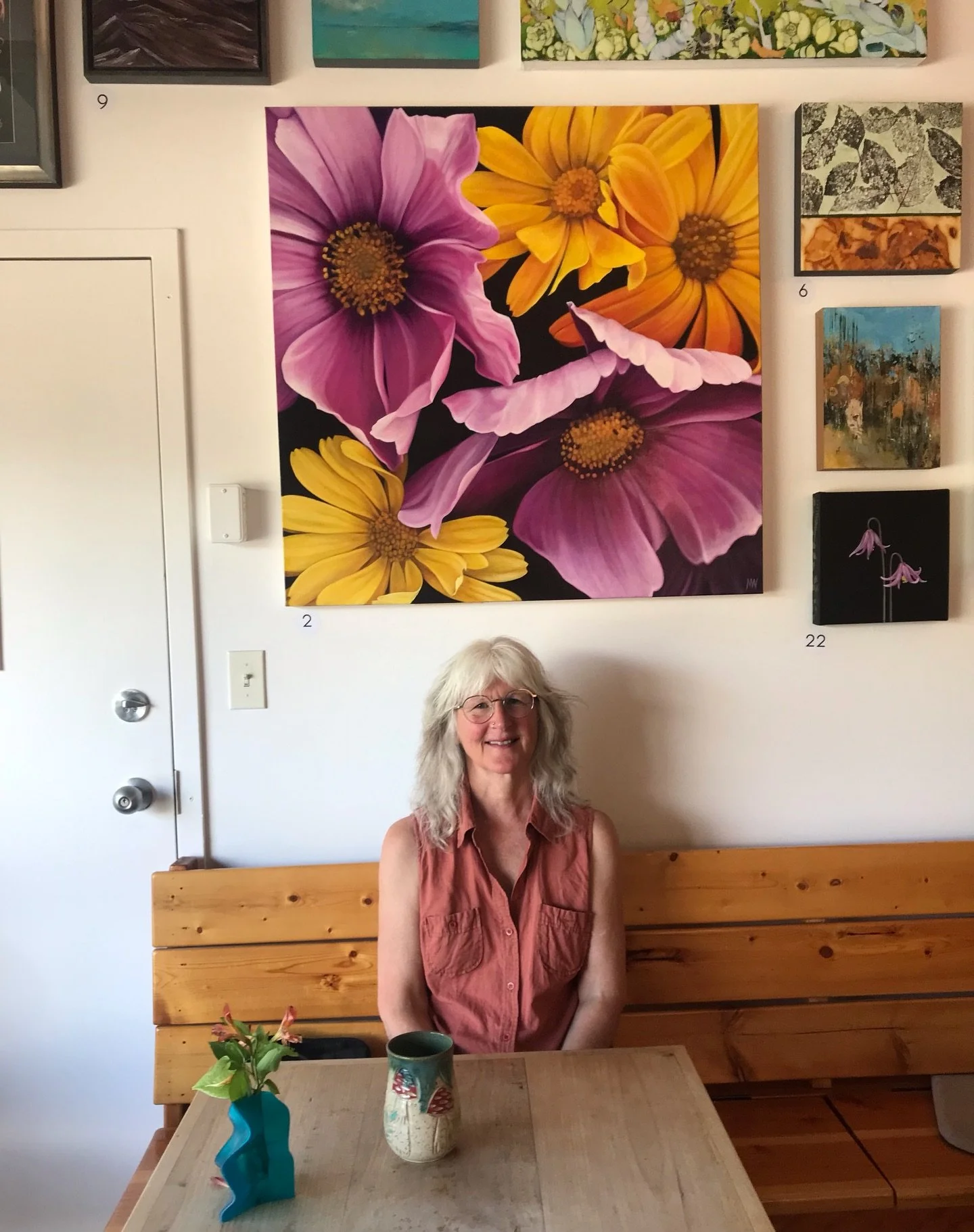 Come on for a coffee and see the Comox Valley Arts member show at Tin Town Cafe in Courtenay. Above me is &ldquo;Summer Crush&rdquo; 36x36&rdquo;. The place is loaded with warmth and colour all summer long, till 3 Sept.

#comoxvalleyarts #comoxvalley