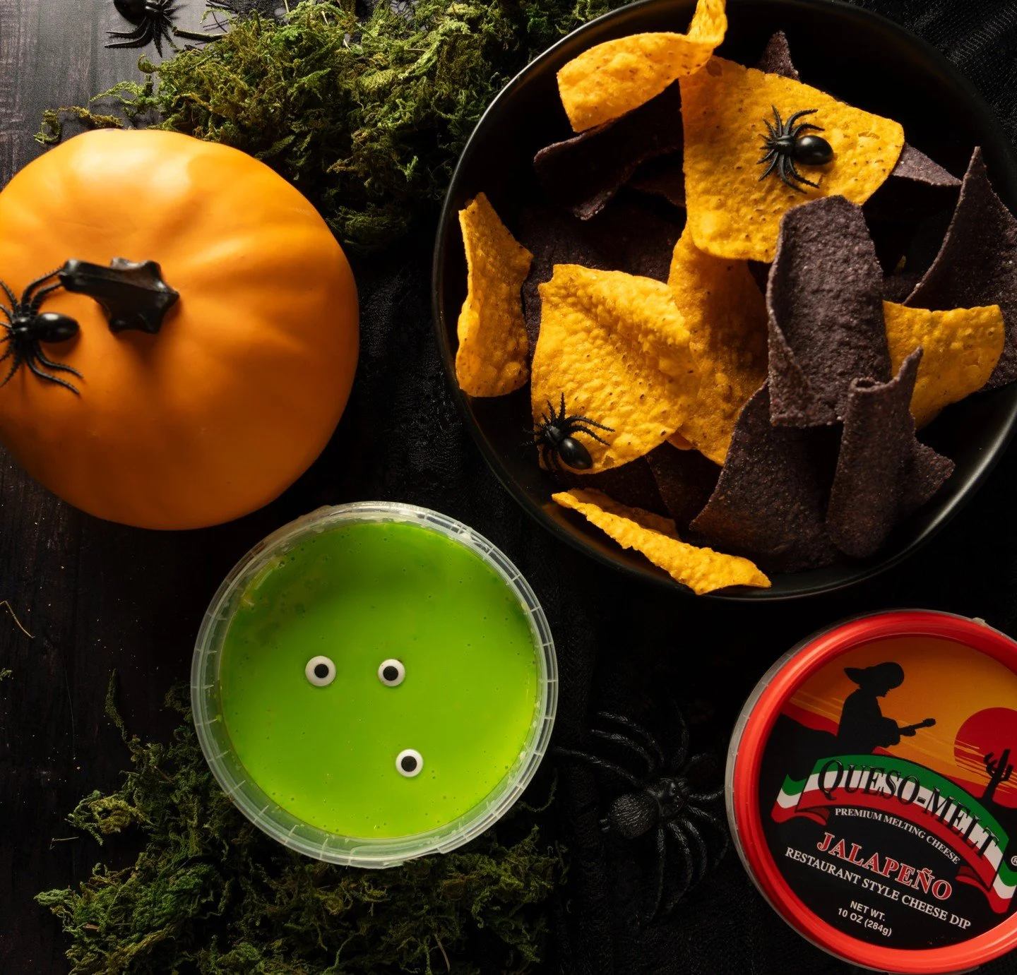 Queso dip, but make it Halloween 🎃💚