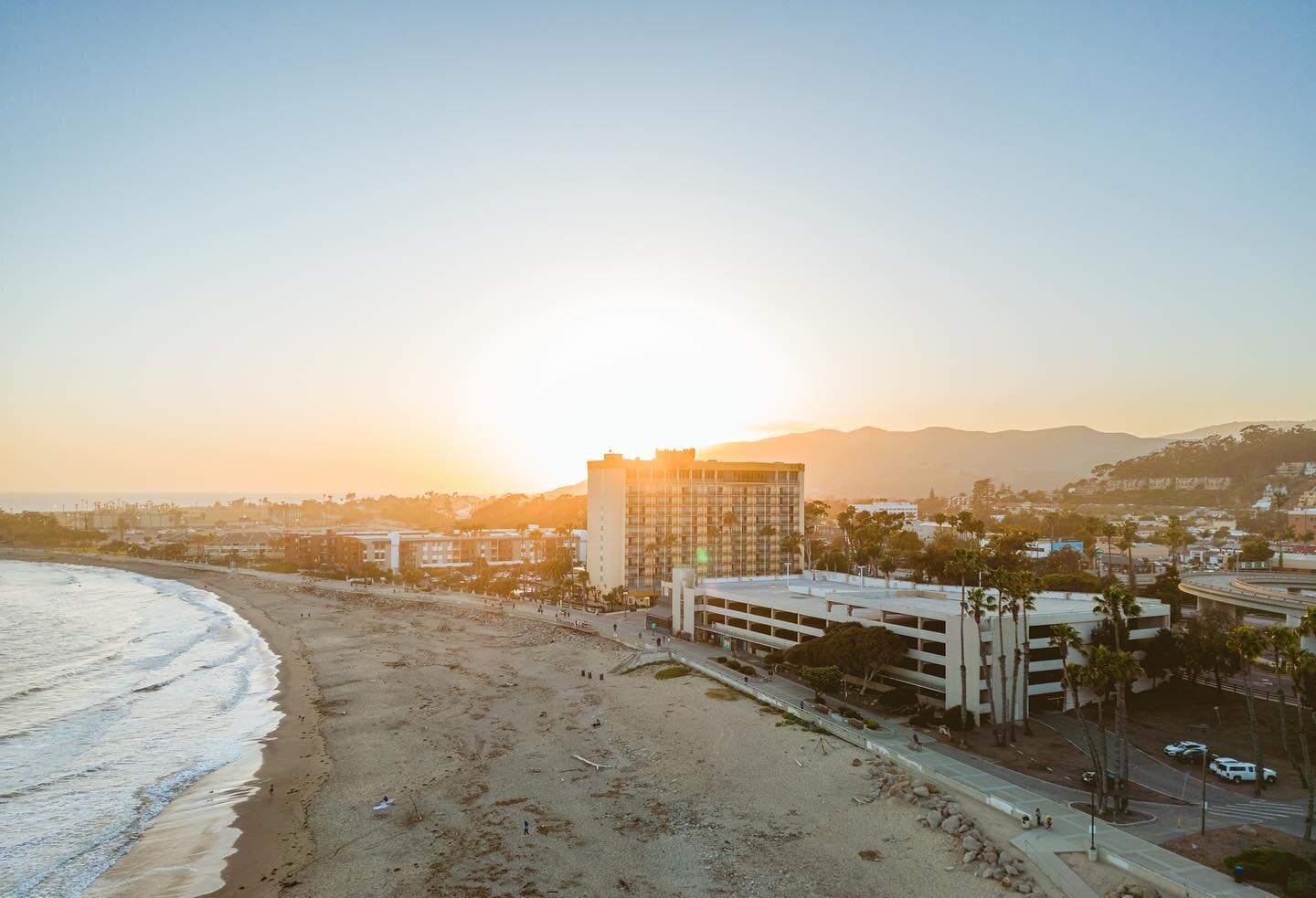 📍VENTURA
&bull;
🚁 some drone shots of our beautiful beachfront at the pier
&bull;
👉 book ventura county&rsquo;s premium creative services! link in my bio🔗