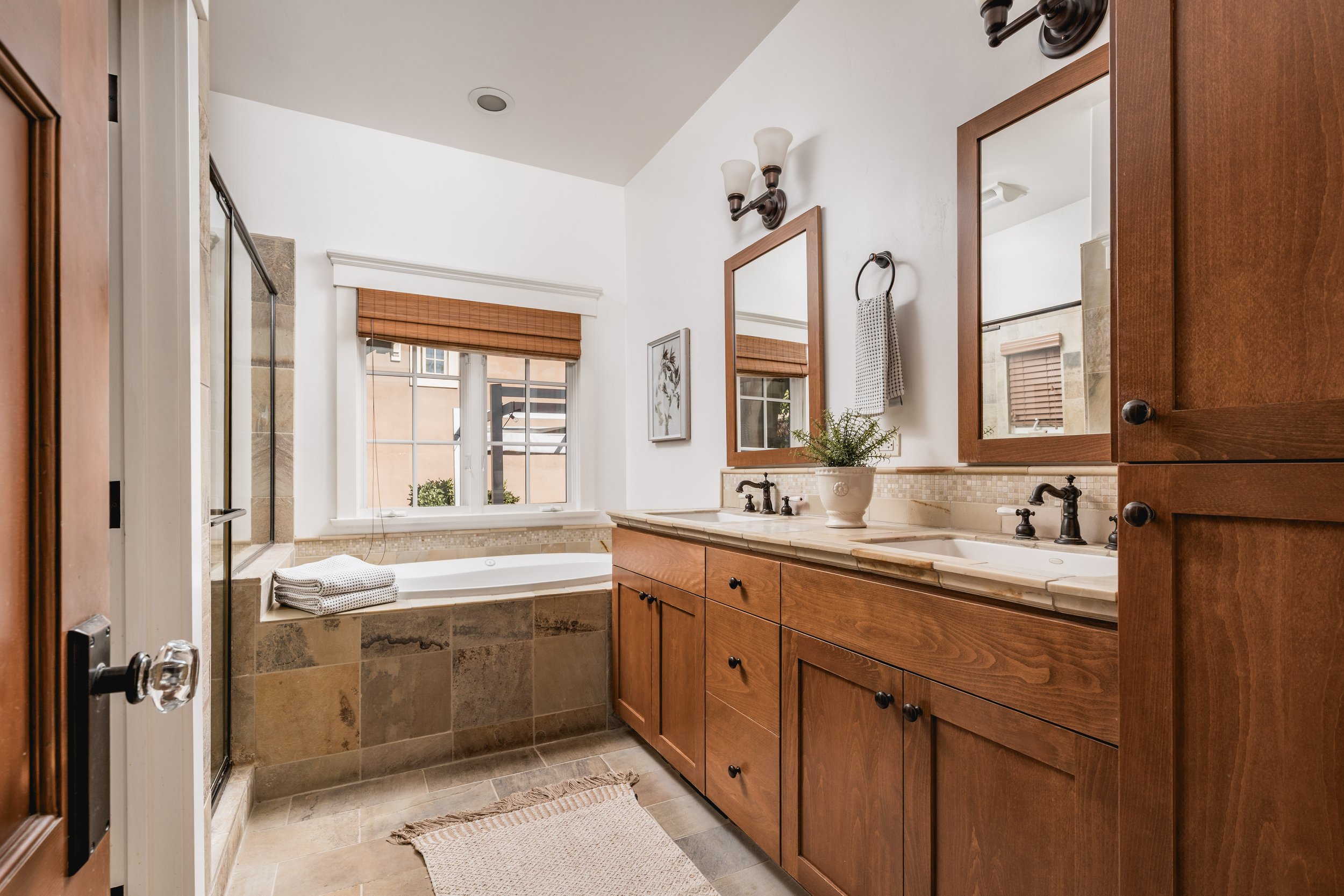 JG-1436Laguna-interior-22.jpg