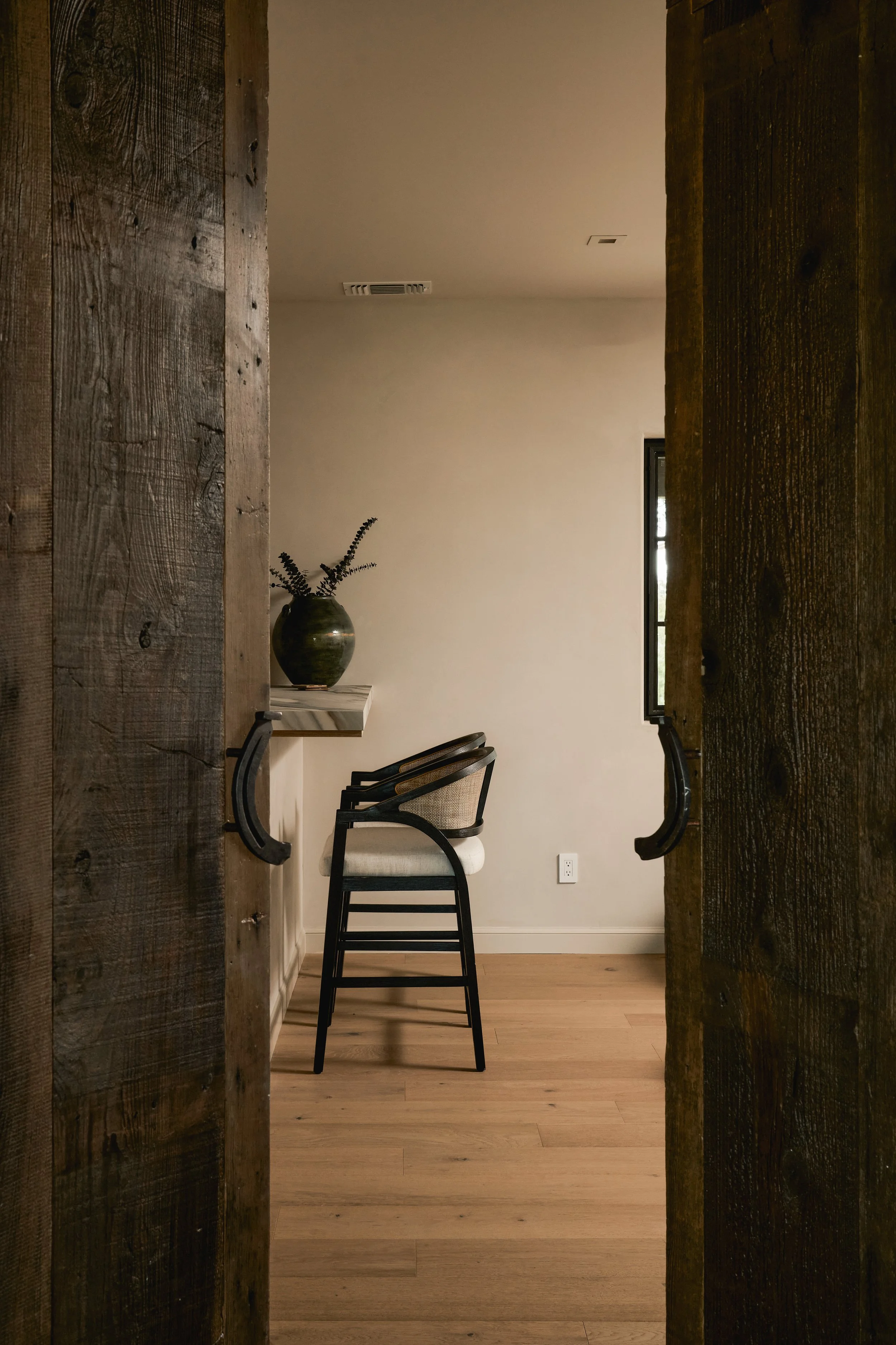 JG-5501Baseline-interior-34.jpg