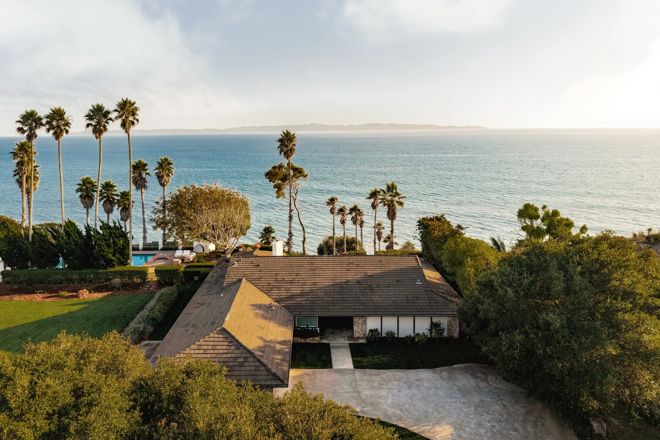 JG-3213CliffDrive-exterior-15.jpg