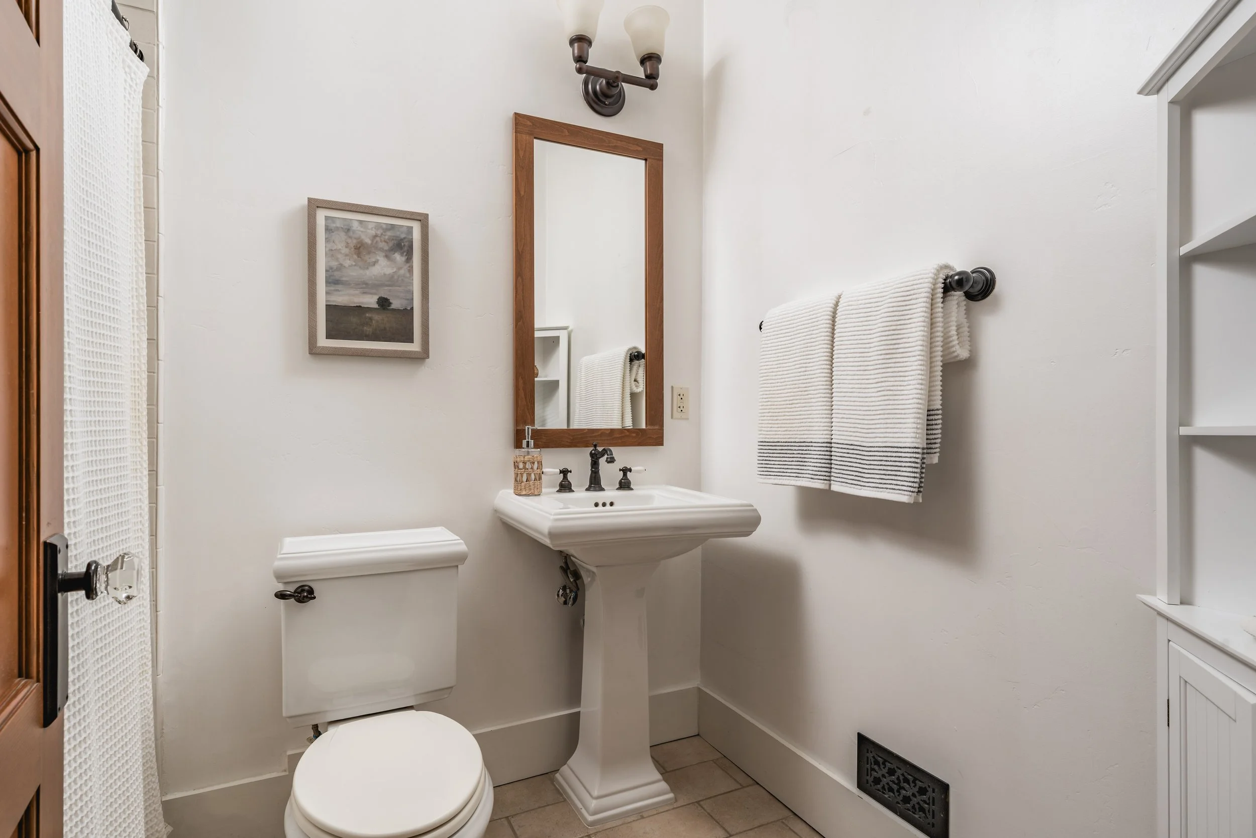 JG-1436Laguna-interior-25.jpg