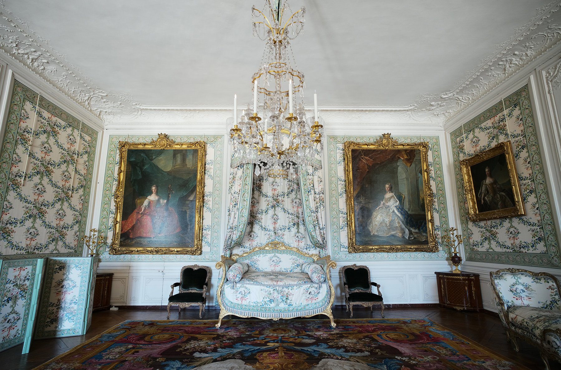 Versailles small.jpg