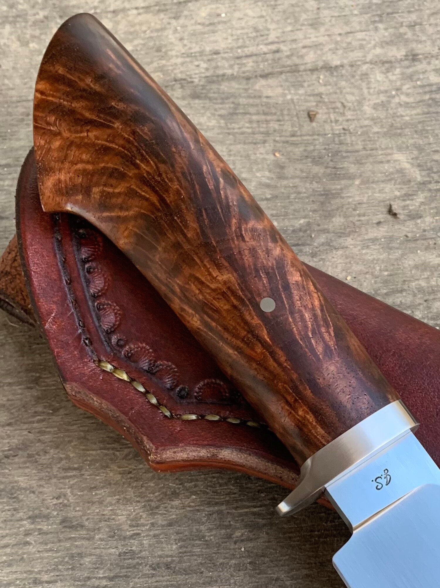80CRV2+Clip+Point+Walnut+3.jpg