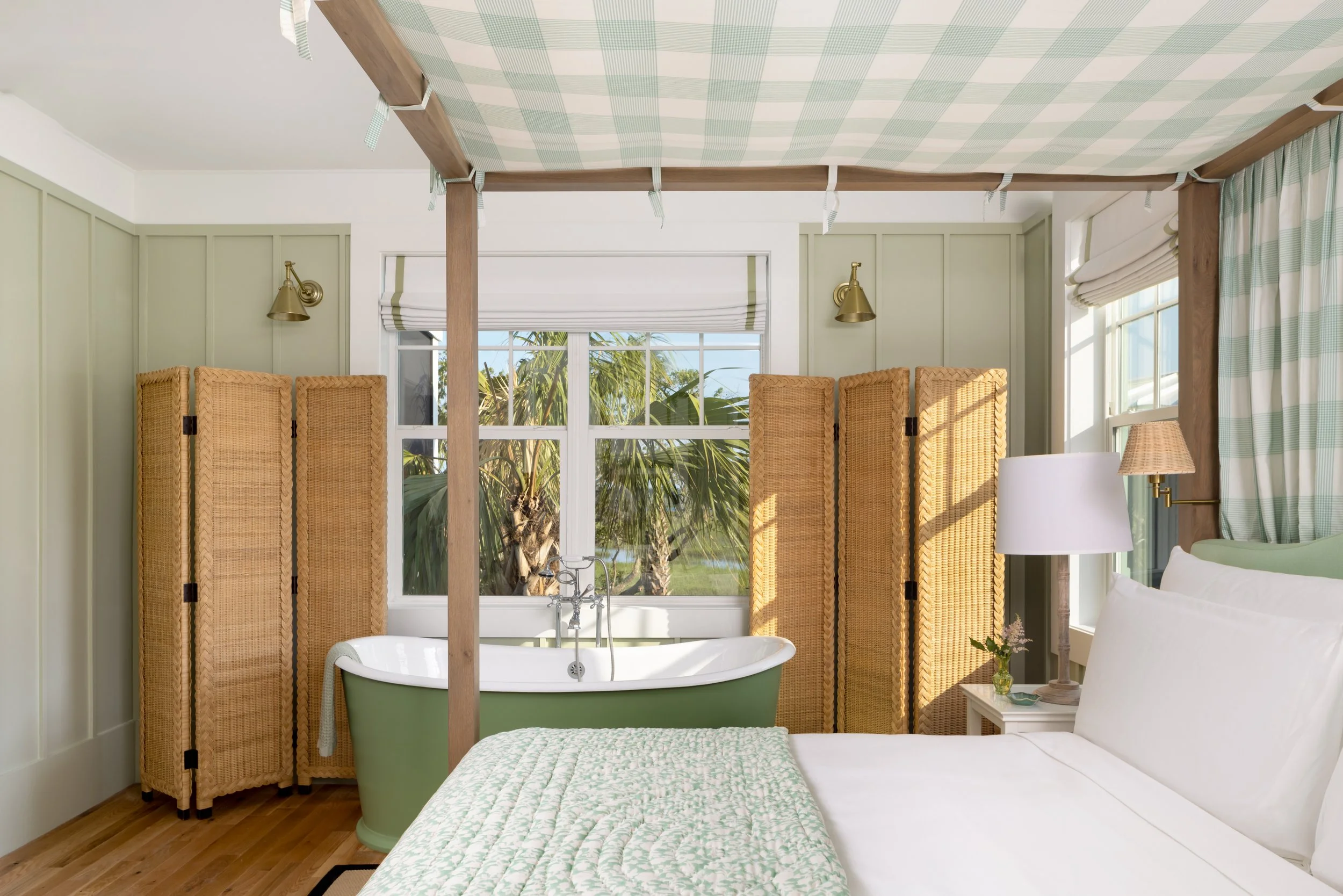 DUN_Accommodations_Suite_Seabrook_Bedroom_Tub_2024__01.jpeg