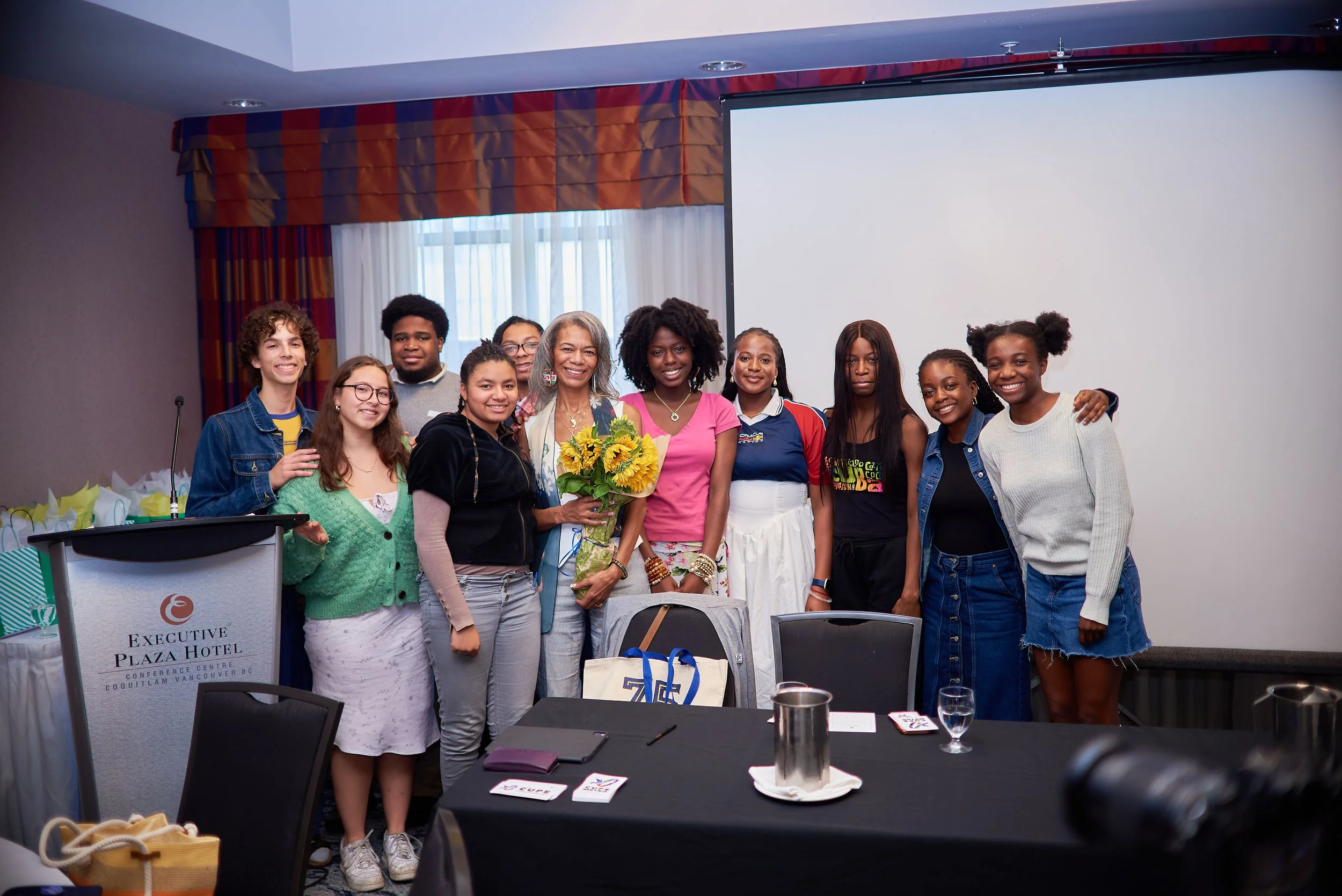 Group Shot Step Up Step Out 3638.jpg