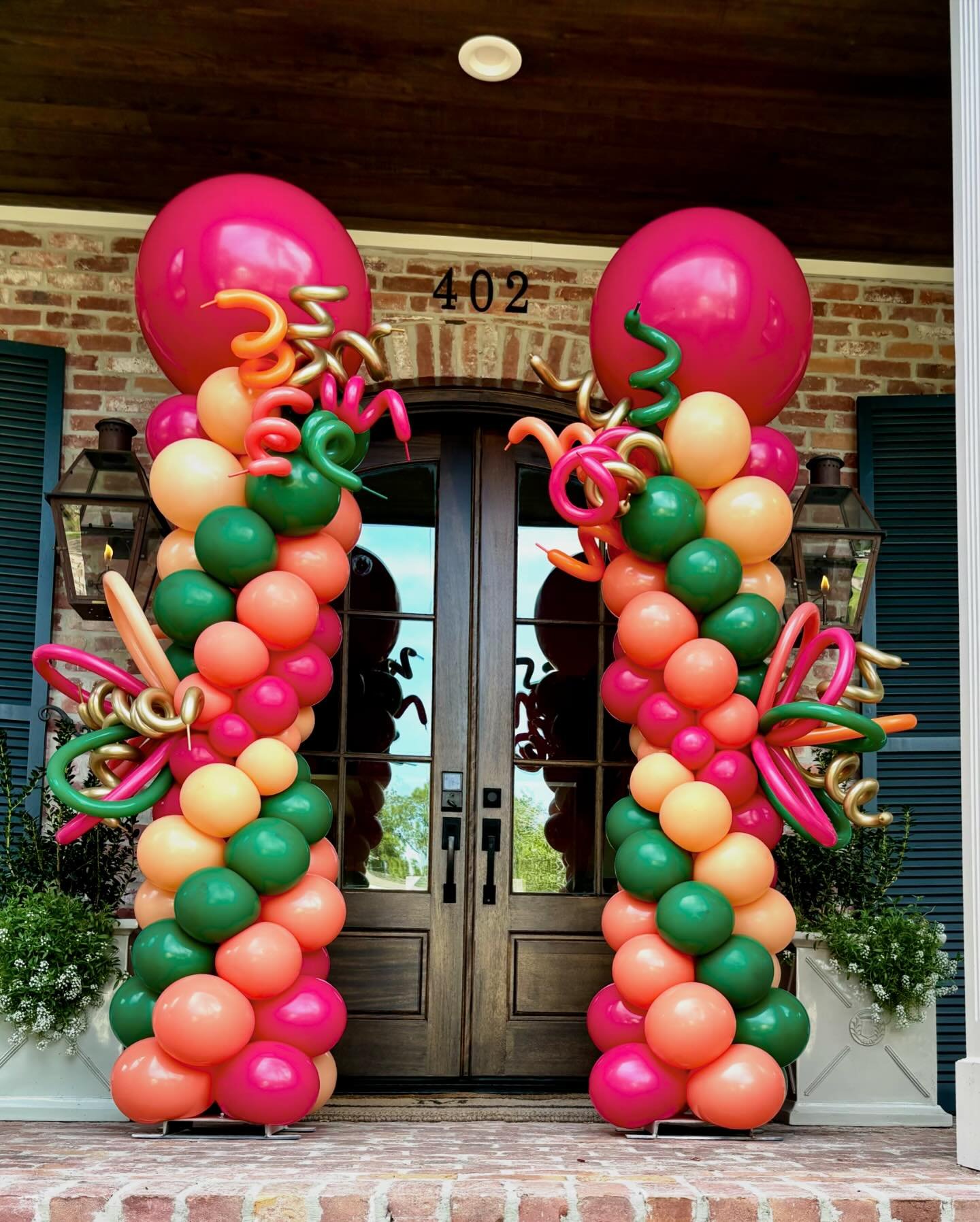 Check out this awesome colorful columns for any event !
Happy sweet 26 in Polynesian style&hellip;
#ballooncolumnsdecorations #balloonyardart #balloonnumbers #yardballoons #yardballoonshouston #balloongarland