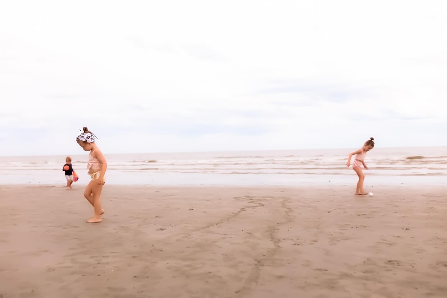 a week full of sandy toes, seashells, jumpin waves, dice games, pool nights, bunk bed sleepovers, &amp; a lot of giggles. 
&mdash;
the best way to kick off summertime ☀️
&mdash;
#mompreneur #vacaylife
