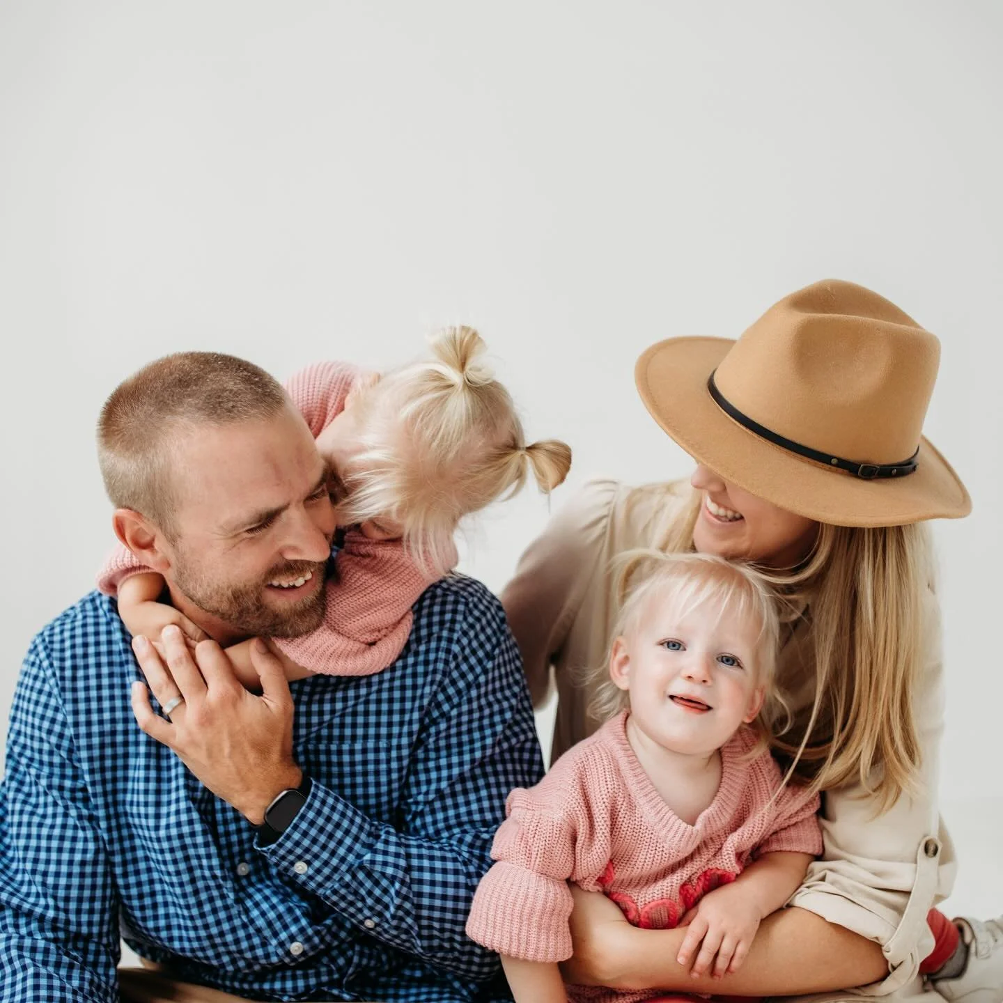 It&rsquo;s been one of those weeks where Friday feels like a victory 🙌 this season is wildly busy for us photographers, but I&rsquo;m looking forward to a cozy night with my family before celebrating love all weekend long 🤍