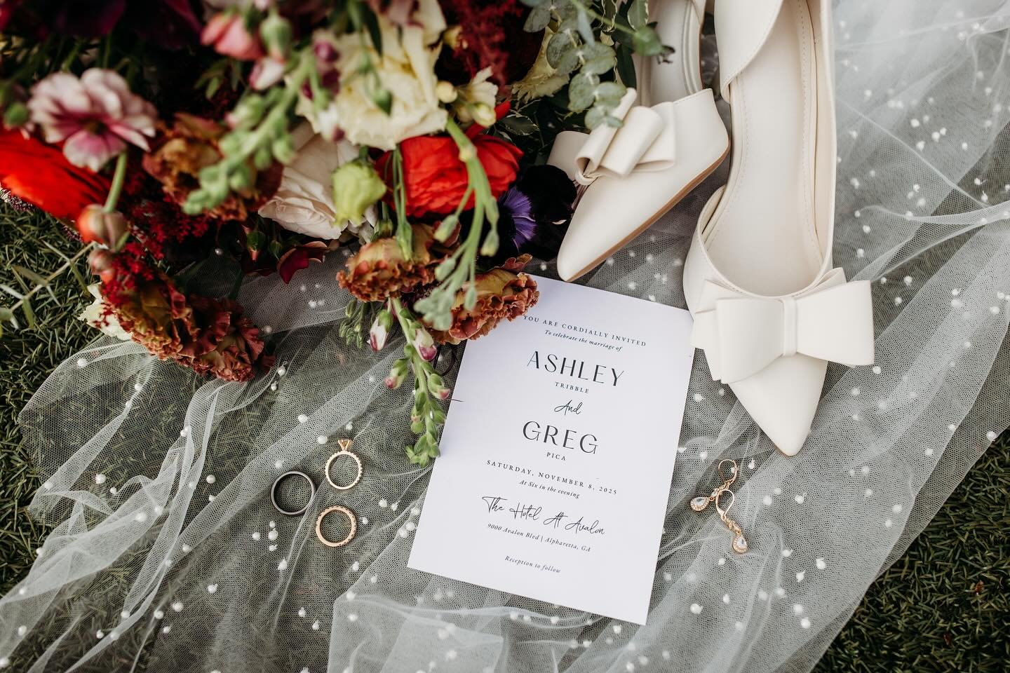 The details are where love quietly lives &mdash; the soft florals, the heirloom jewelry, the invitation that started it all.
These are the pieces that make every wedding unique, and I&rsquo;ll never get over how much story they hold &hearts;️