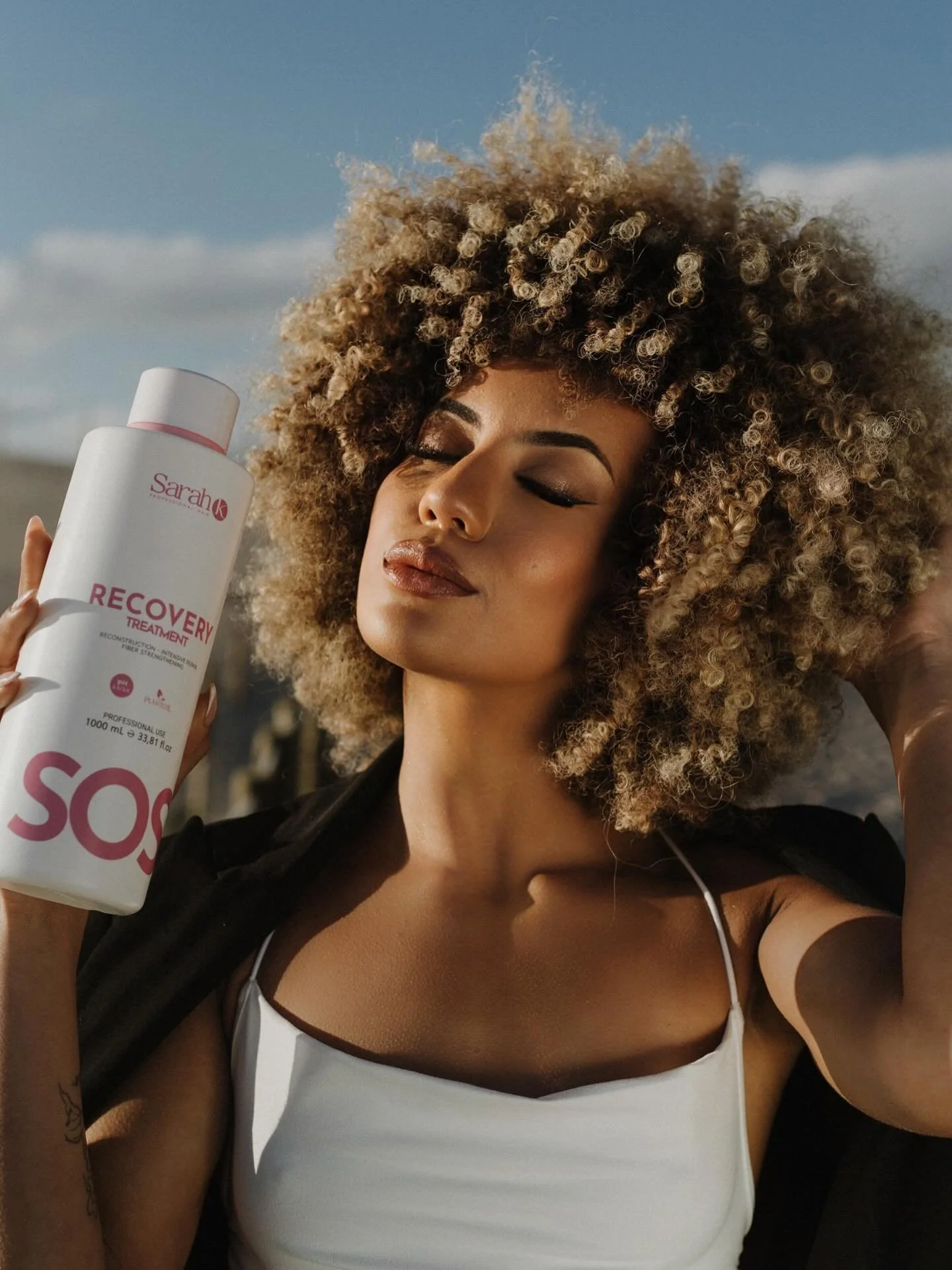 Recuperaci&oacute;n SOS de Sarah K. ✨ 

Un verdadero s&iacute;mbolo de elegancia y cuidado en el mundo de la peluquer&iacute;a profesional, este tratamiento revitaliza incluso el cabello m&aacute;s da&ntilde;ado, devolvi&eacute;ndole fuerza, brillo y