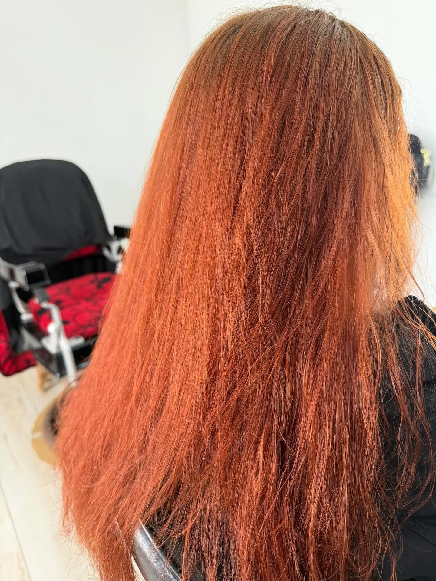 ✨ Resultado profesional con Botox capilar ✨

A esta clienta se le realiz&oacute; un tratamiento de Botox capilar, aplicado por @beauty_artistbynatt ,logrando un cabello visiblemente m&aacute;s disciplinado, con mejor textura, brillo natural y una apa