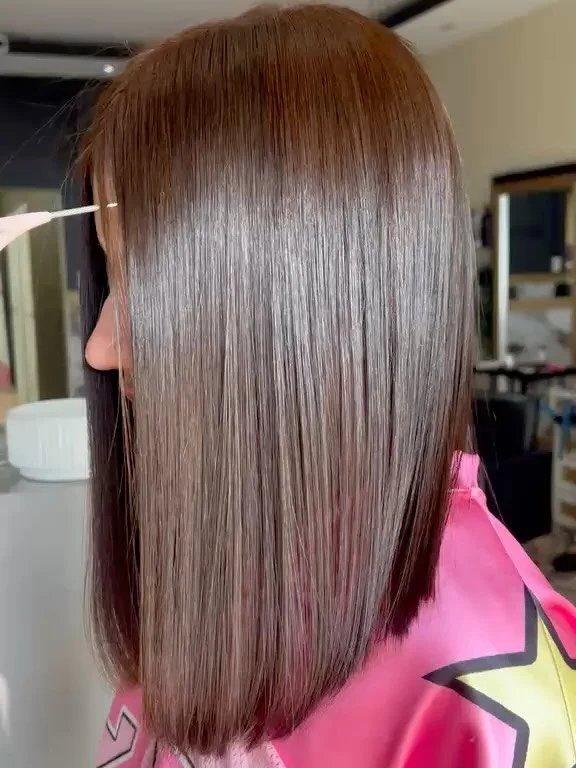 Cabello realizado por -@kr.hairstylist 

✨ Cabello liso, brillante y con movimiento natural ✨
Resultado de nuestro tratamiento TANINOPLAST&Iacute;A Sarah K 💖
Un alisado progresivo sin formol que ayuda a controlar el frizz, aportar brillo extremo y d
