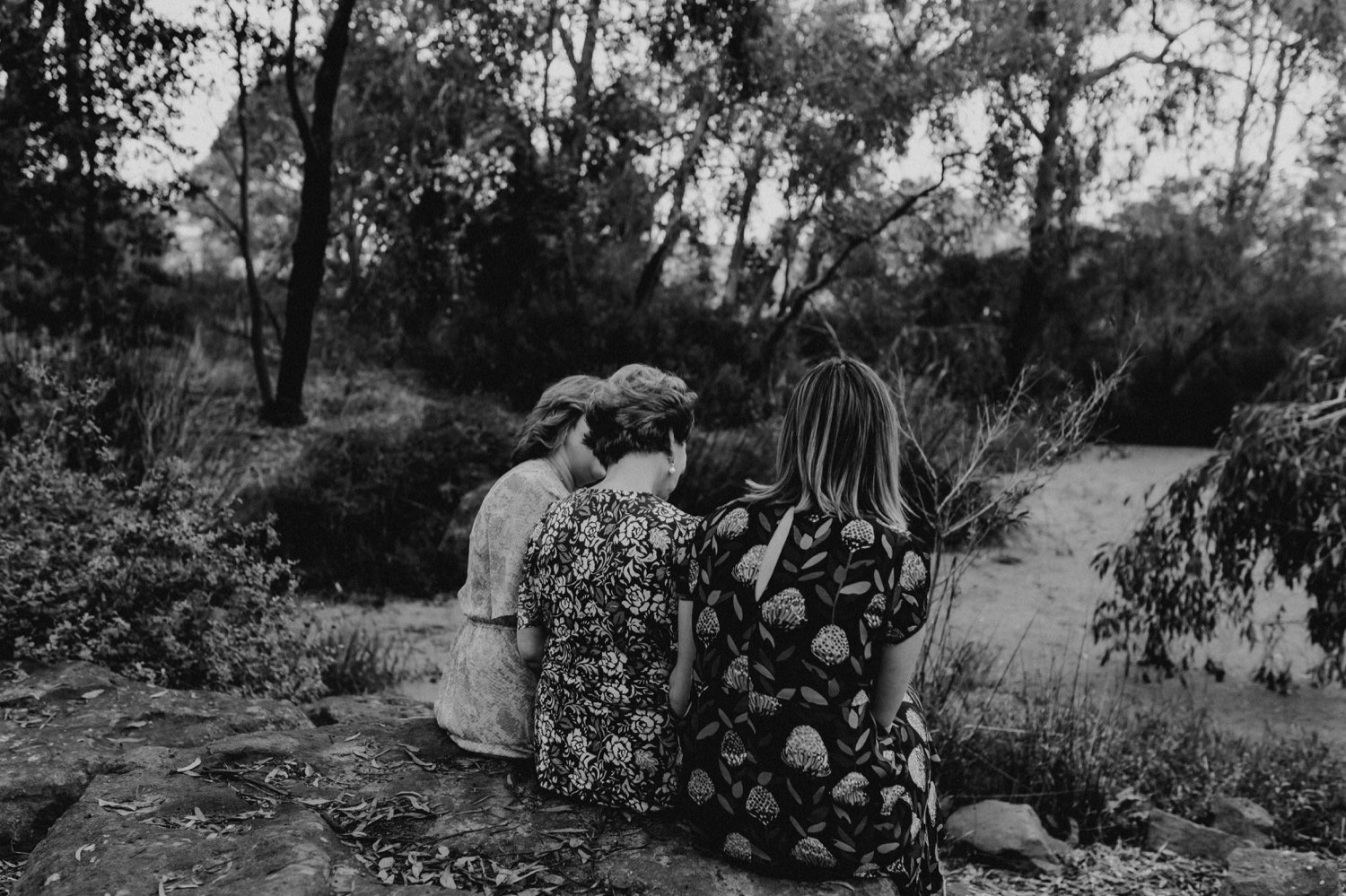 01_I~M~L-3_Motherhood_Photography_nature_Family_BW_Together.jpg