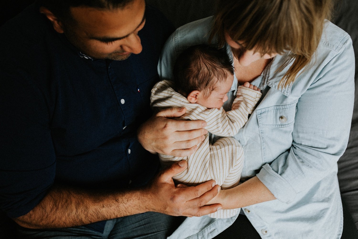 06_Melbourne_Photography_Family_newborn_love.jpg