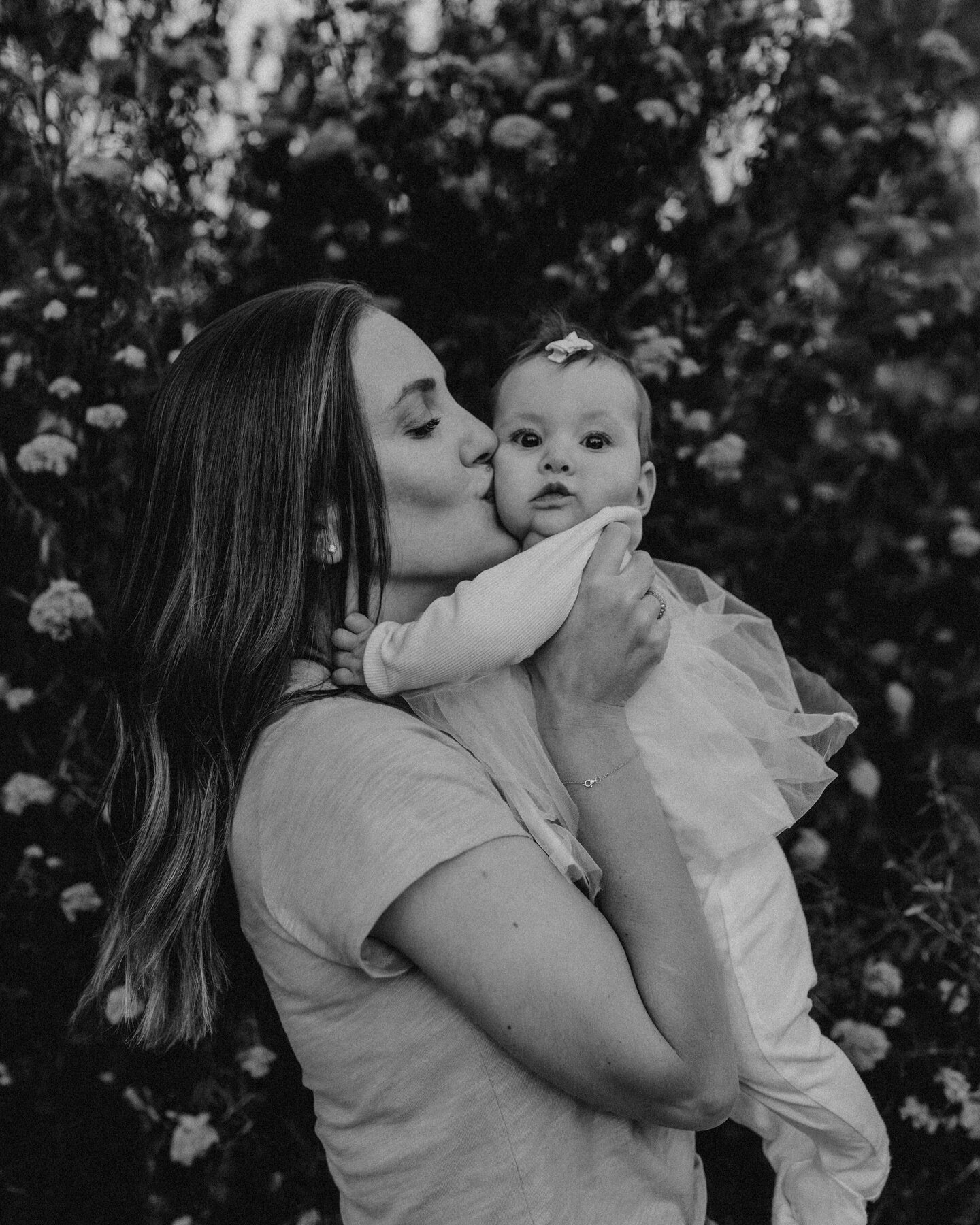 Nothing in this world is as soft as your baby&rsquo;s plump and kissable little cheek. 

Second last frame from our session, after the sun has already well and truly set and the cicadas came out to sing.

#melbournefamilyphotographer
#melbournefamily