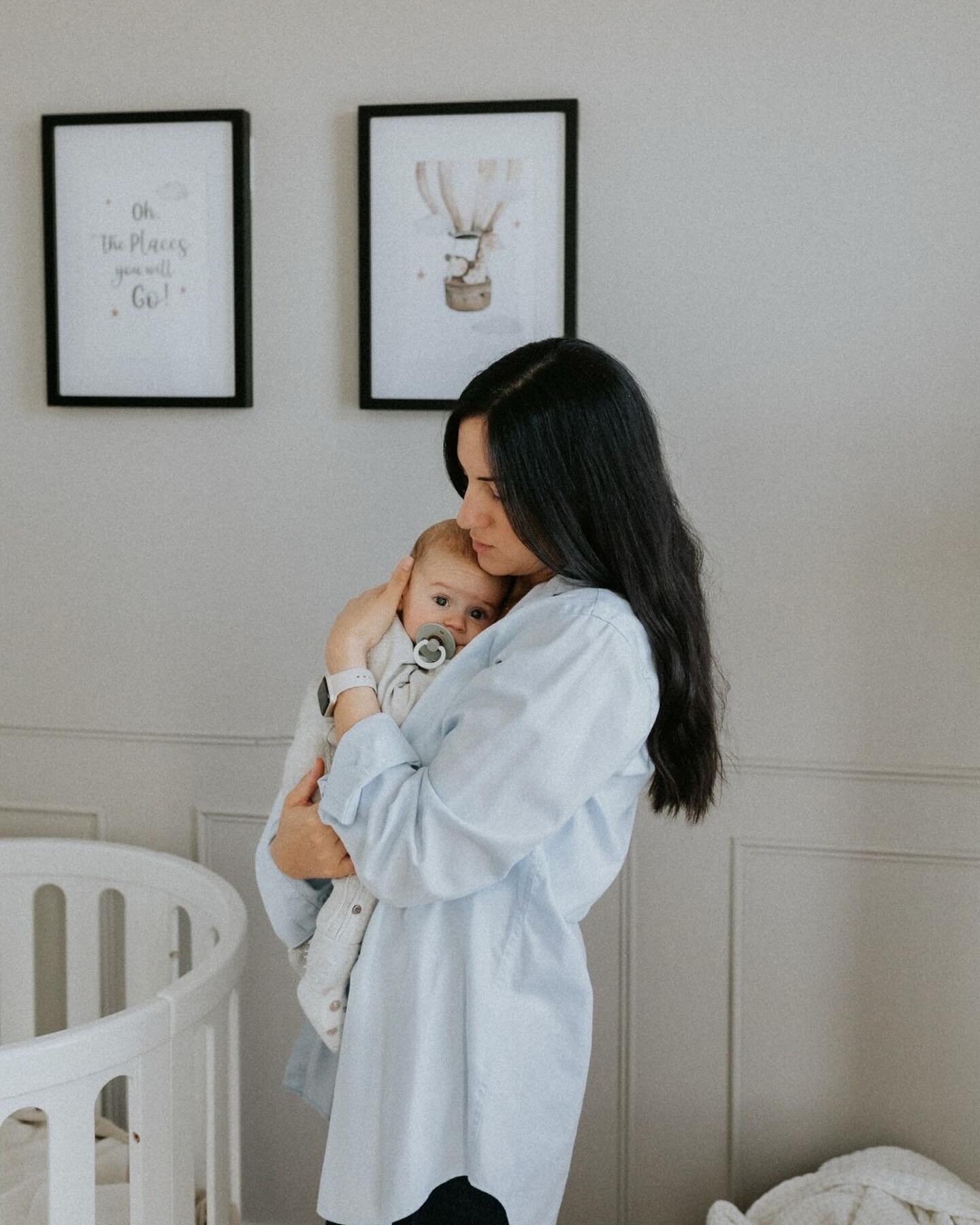 At home shenanigans, welcoming the youngest member of the clan 🤍

#melbournefamilyphotographer
#melbournefamilyphotography
#melbournelifestylephotographer
#lifestylephotography #clickinmoms #melbournemumsandbubs #melbournemums #melbournefamilies #me