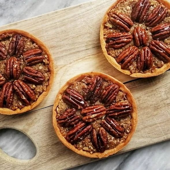 Individual pecan 'treacle tarts', made with Essex honey 🍯