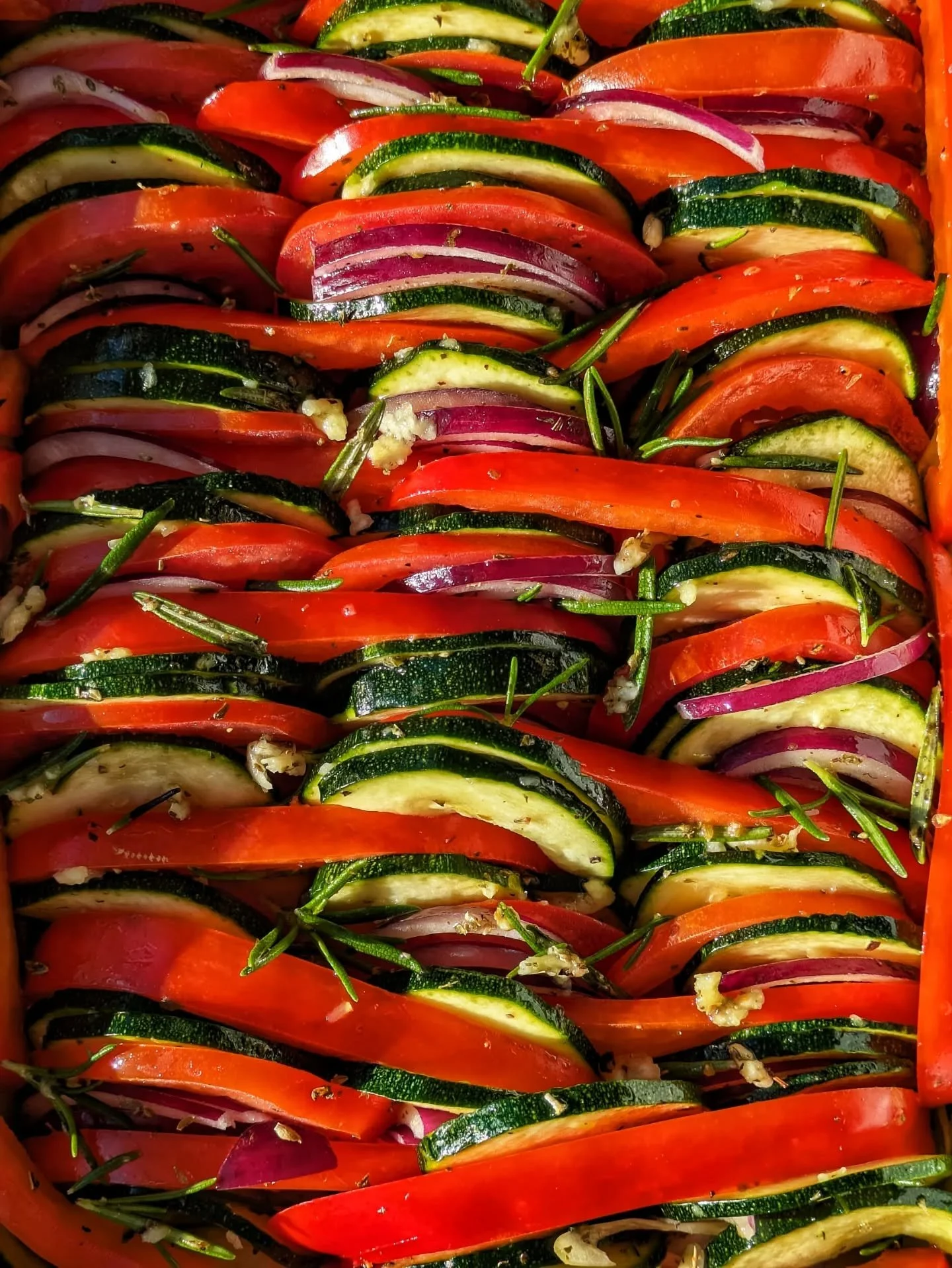 Vegetable briam style dish requested by clients over the bank holiday weekend 🍅🫑🍆 part of a rustic, Greek inspired buffet menu - the birthday girl is off on a Greek island cruise later in the year, so we worked that into the food brief! 🇬🇷 Feels
