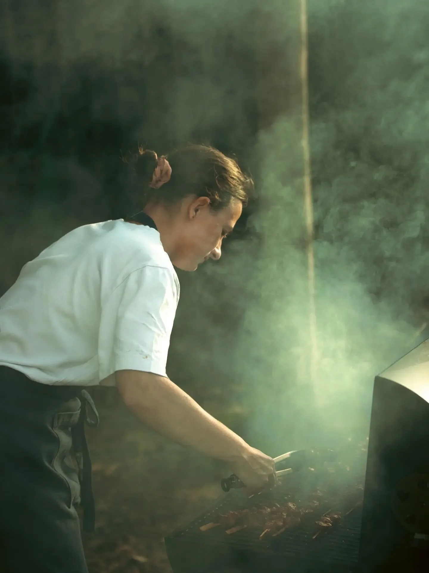 Missing BBQ season already... fortunately, cosy campfire season is just around the corner 🍂

📷 @asiriperera 

#privatechef #eventchef #liveoutdoors #nosmokewithoutfire

Lamb shoulder skewers on the grill at @sarahgreensorganics 🔥

@ciaosonodaniele