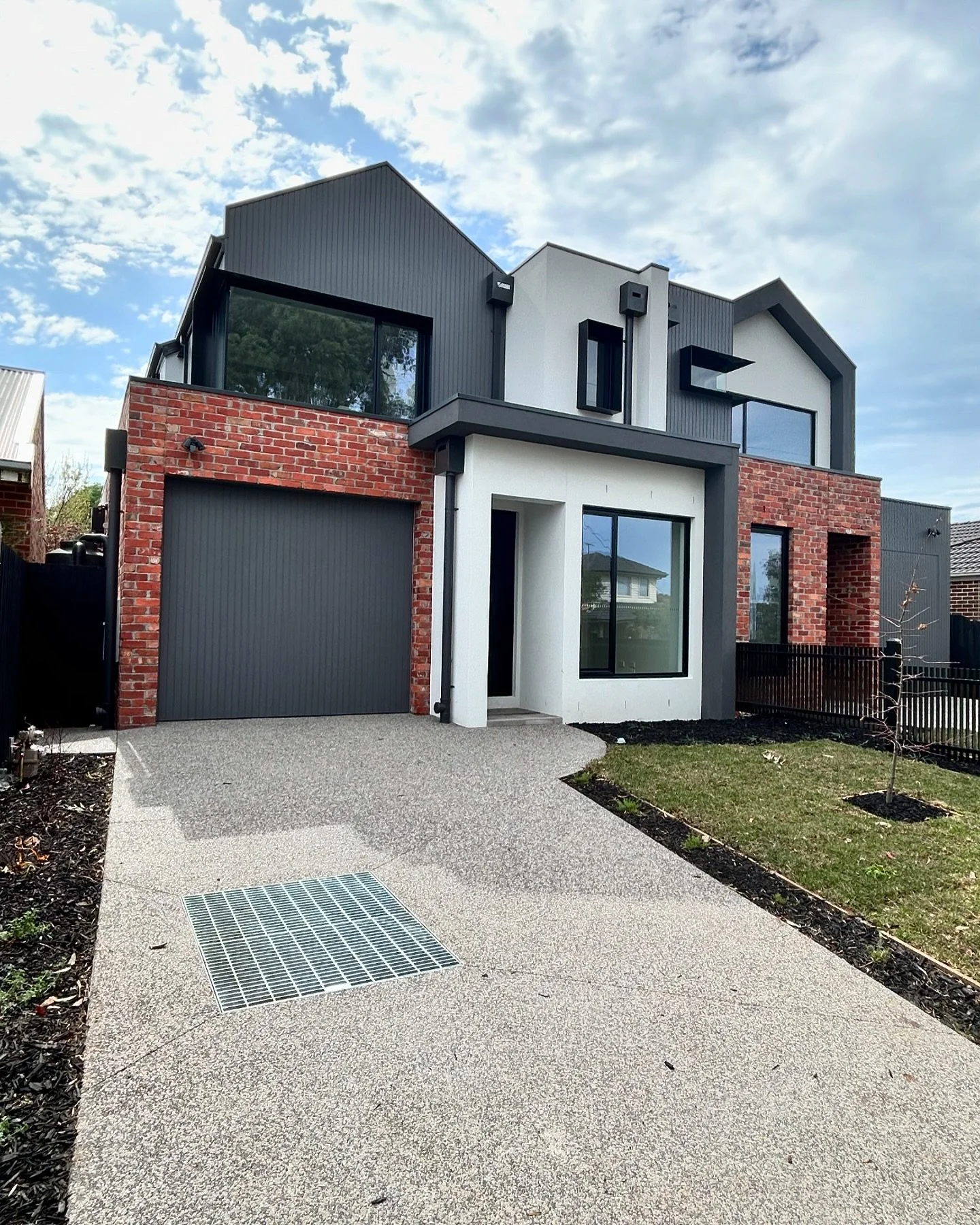 Hawker St.

Photos from our recent collaboration with the team at @jbmgroup on another impressive dual occupancy build.